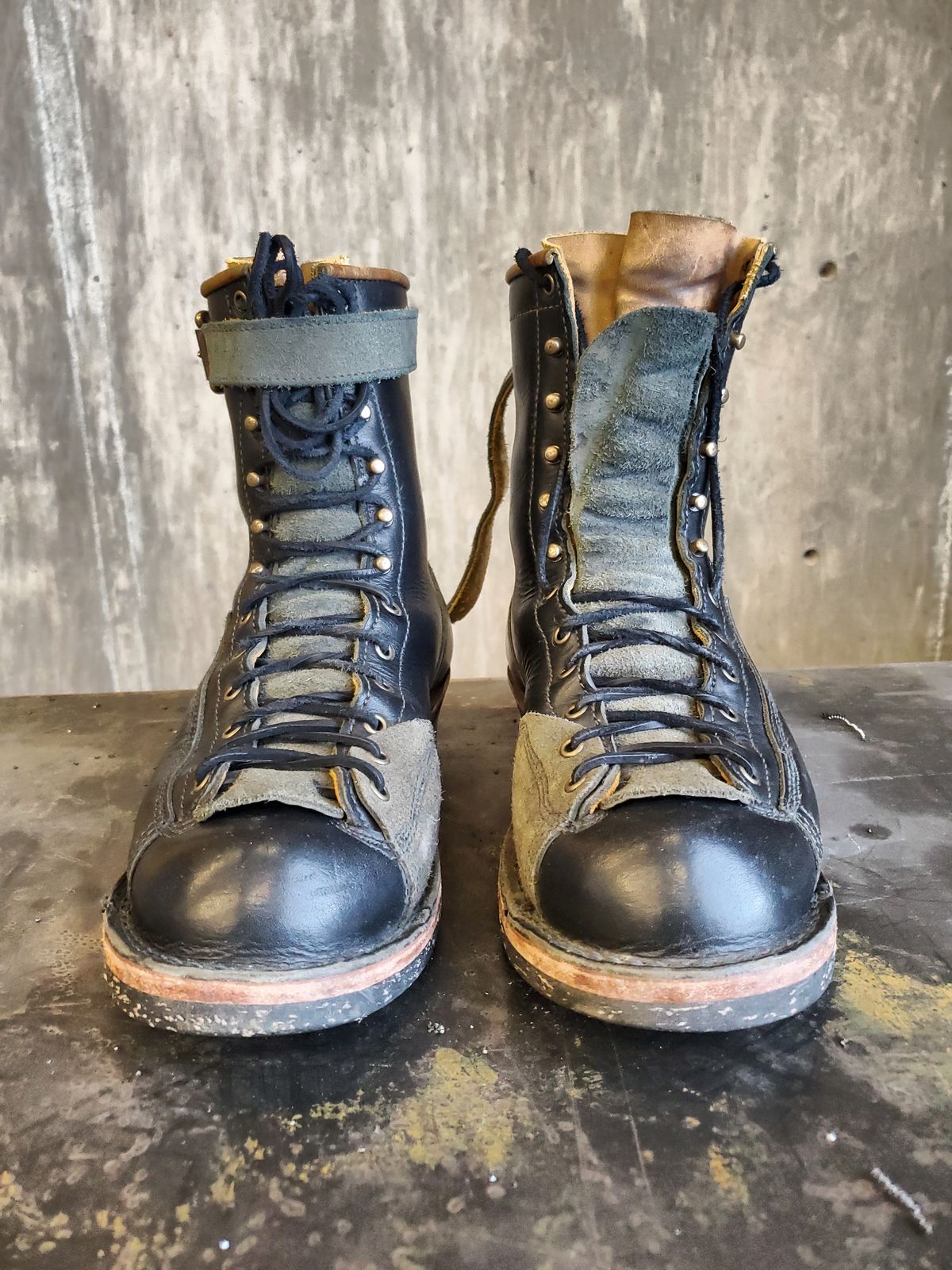 Photo by Akslavelabor on February 5, 2024 of the Frank's Boots Monkey Boot in Horween Black Essex.