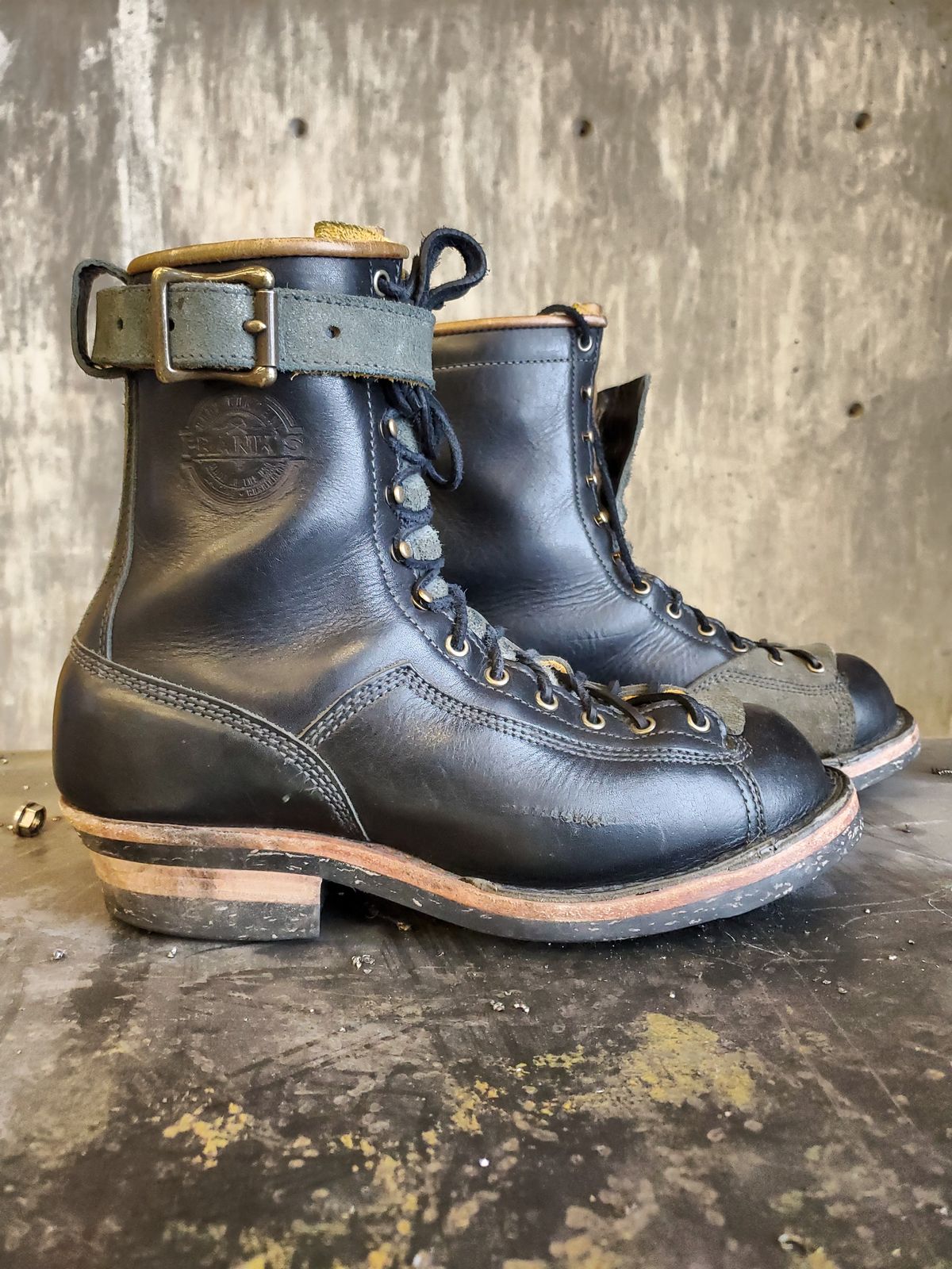Photo by Akslavelabor on February 5, 2024 of the Frank's Boots Monkey Boot in Horween Black Essex.