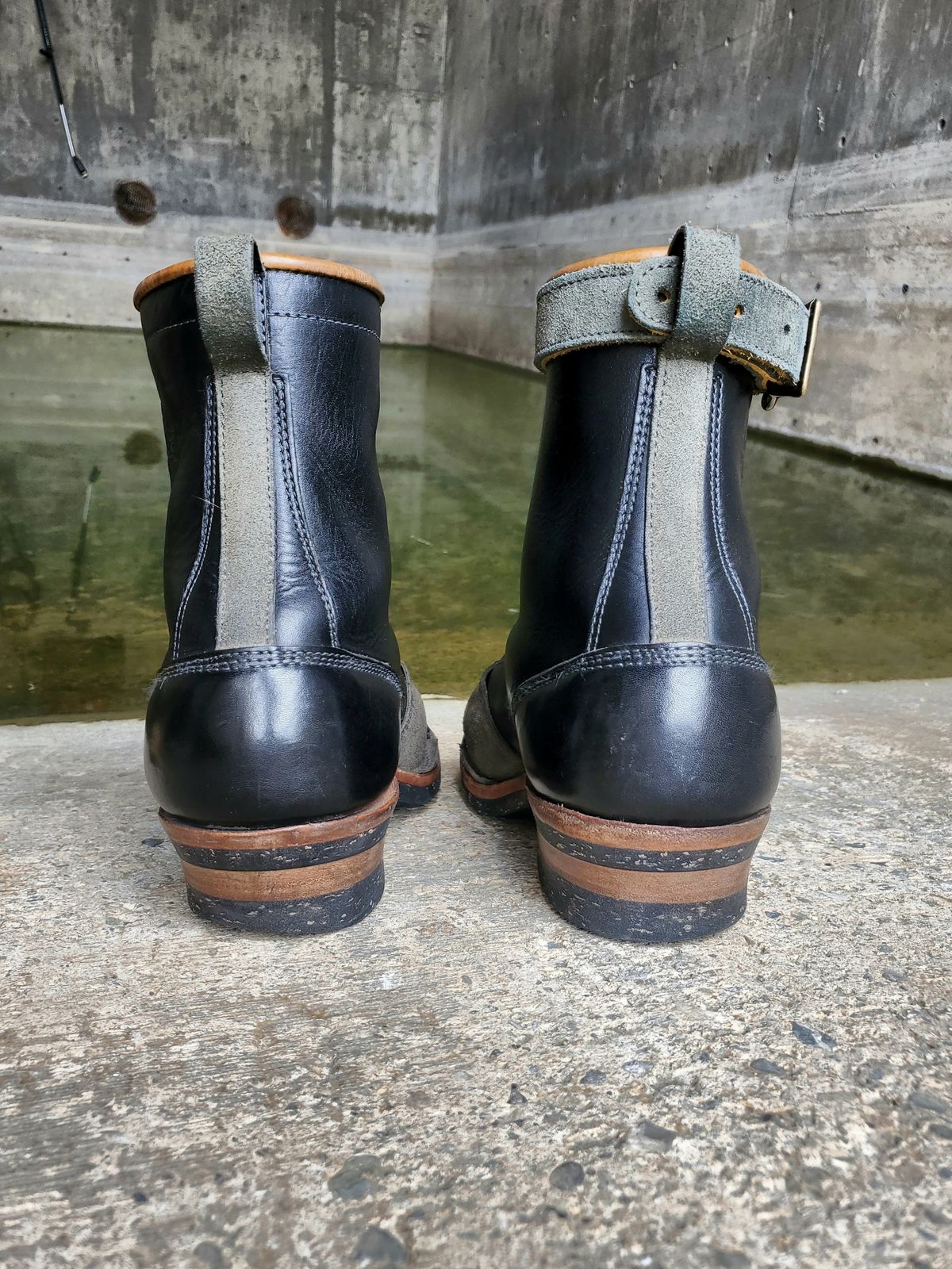 Photo by Akslavelabor on April 3, 2024 of the Frank's Boots Monkey Boot in Horween Black Essex.