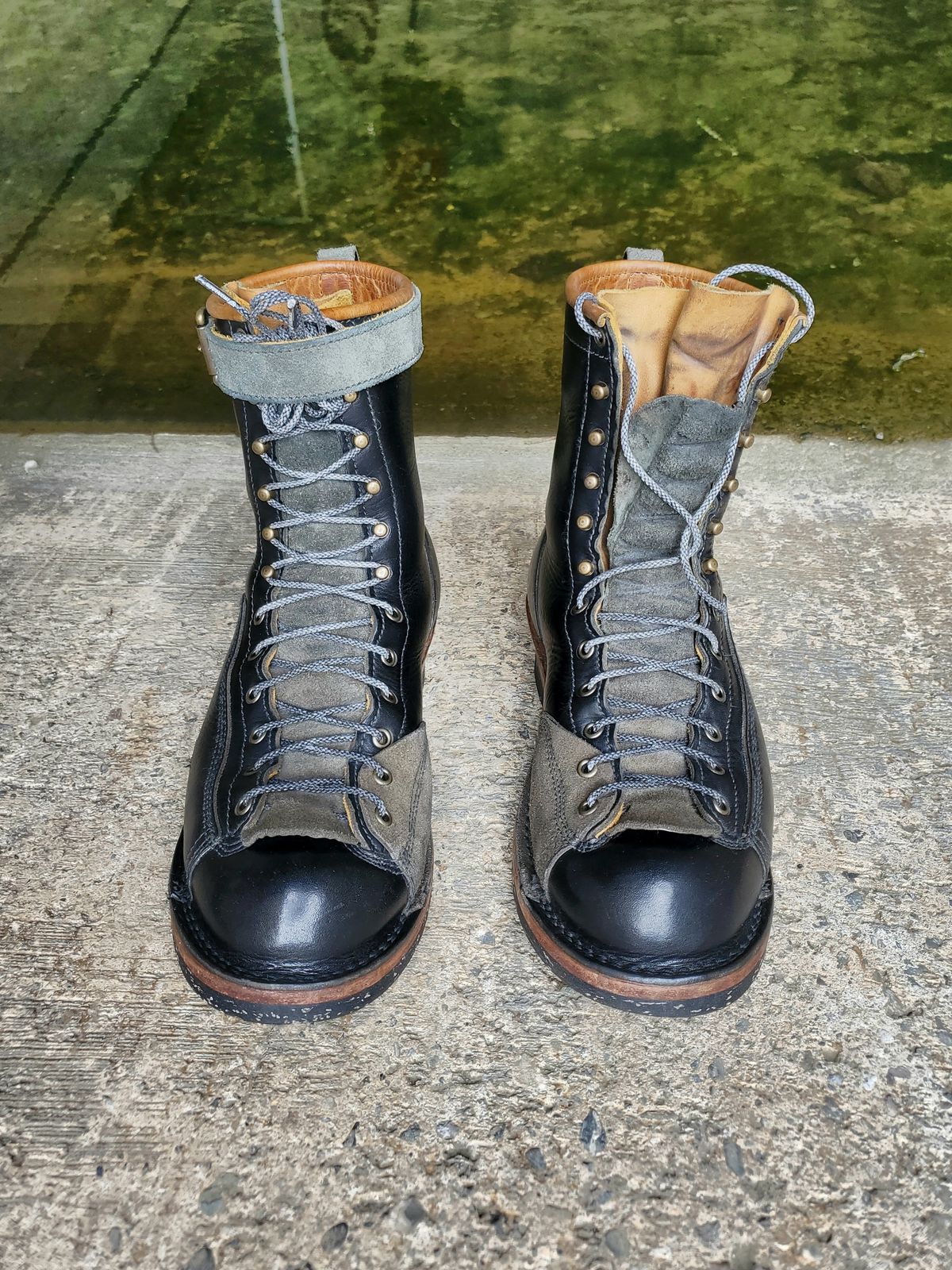 Photo by Akslavelabor on April 3, 2024 of the Frank's Boots Monkey Boot in Horween Black Essex.