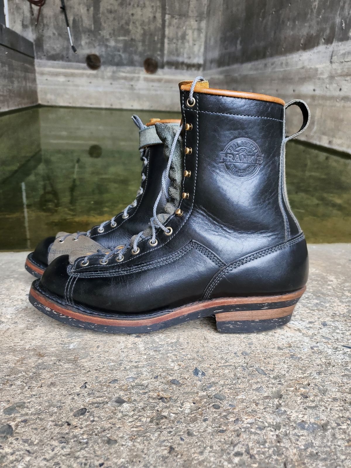 Photo by Akslavelabor on April 3, 2024 of the Frank's Boots Monkey Boot in Horween Black Essex.