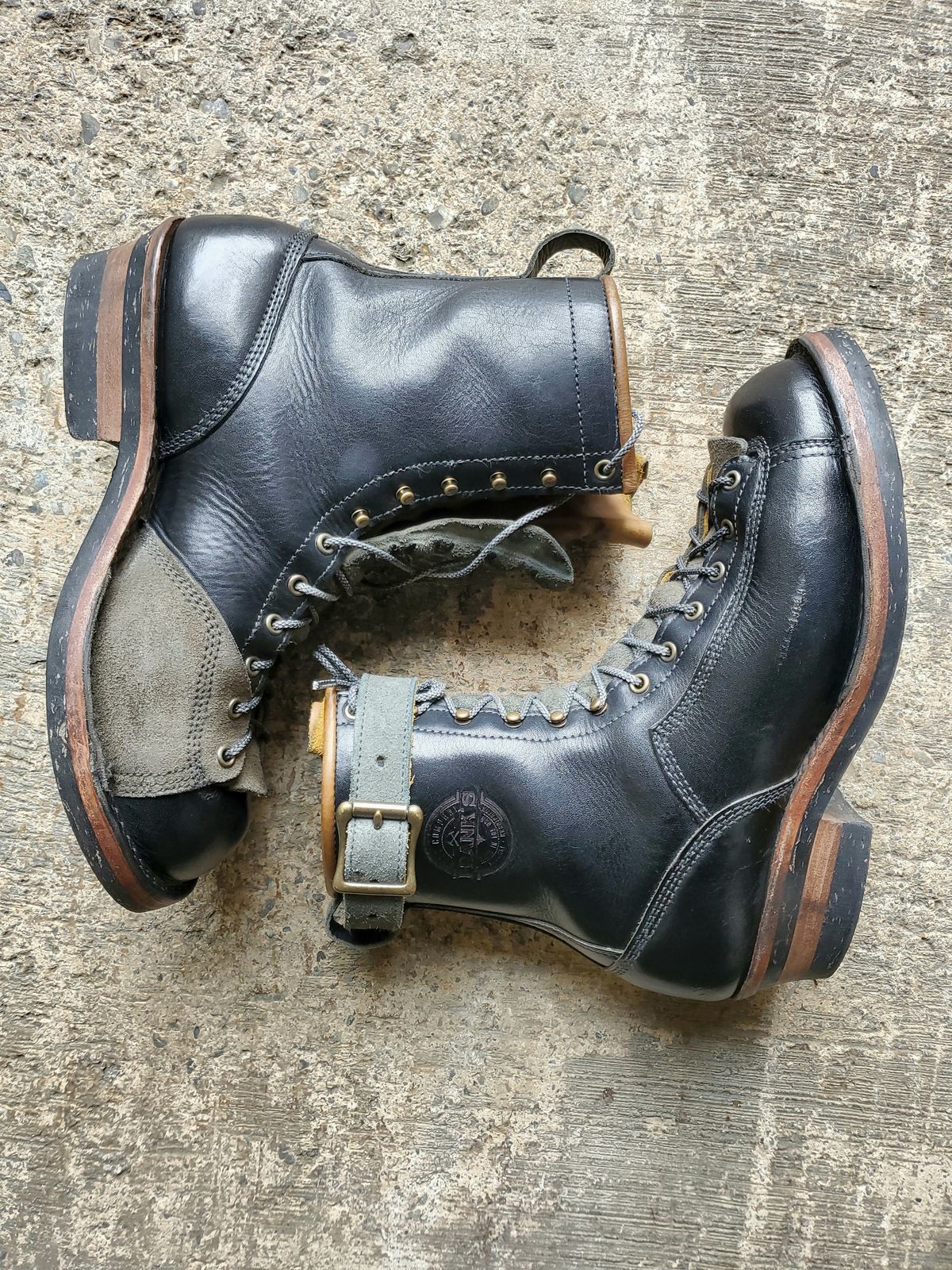 Photo by Akslavelabor on April 3, 2024 of the Frank's Boots Monkey Boot in Horween Black Essex.