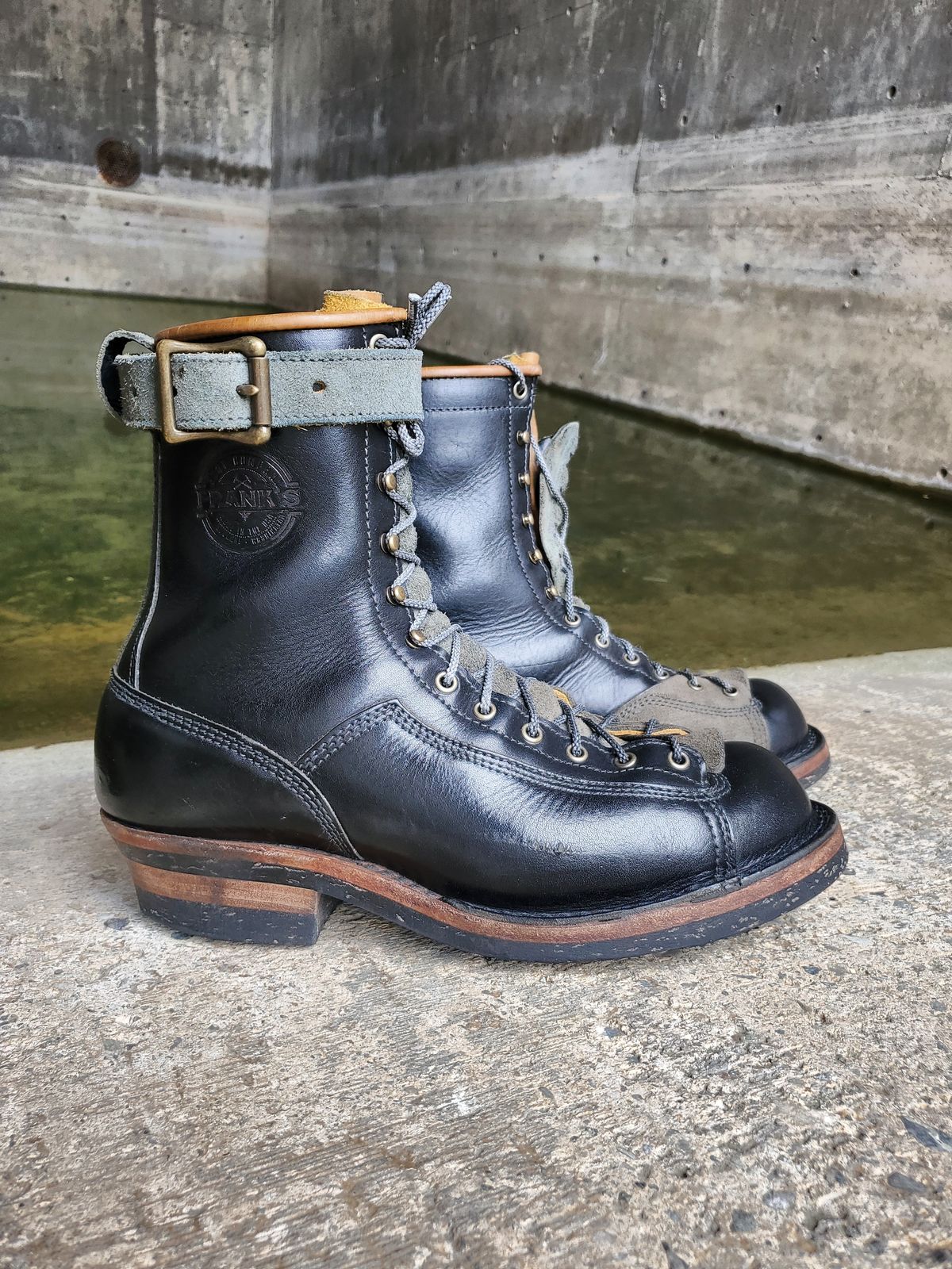 Photo by Akslavelabor on April 3, 2024 of the Frank's Boots Monkey Boot in Horween Black Essex.