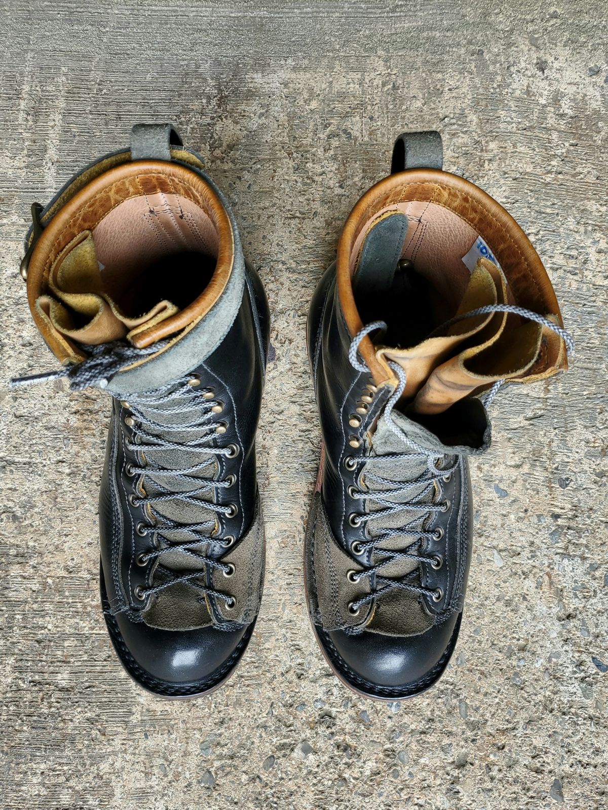 Photo by Akslavelabor on April 3, 2024 of the Frank's Boots Monkey Boot in Horween Black Essex.