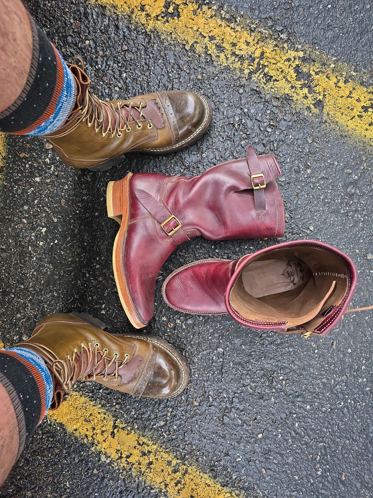 Photo by Akslavelabor on November 25, 2024 of the Frank's Boots Wilshire in Wicked & Craig Olive Harness.