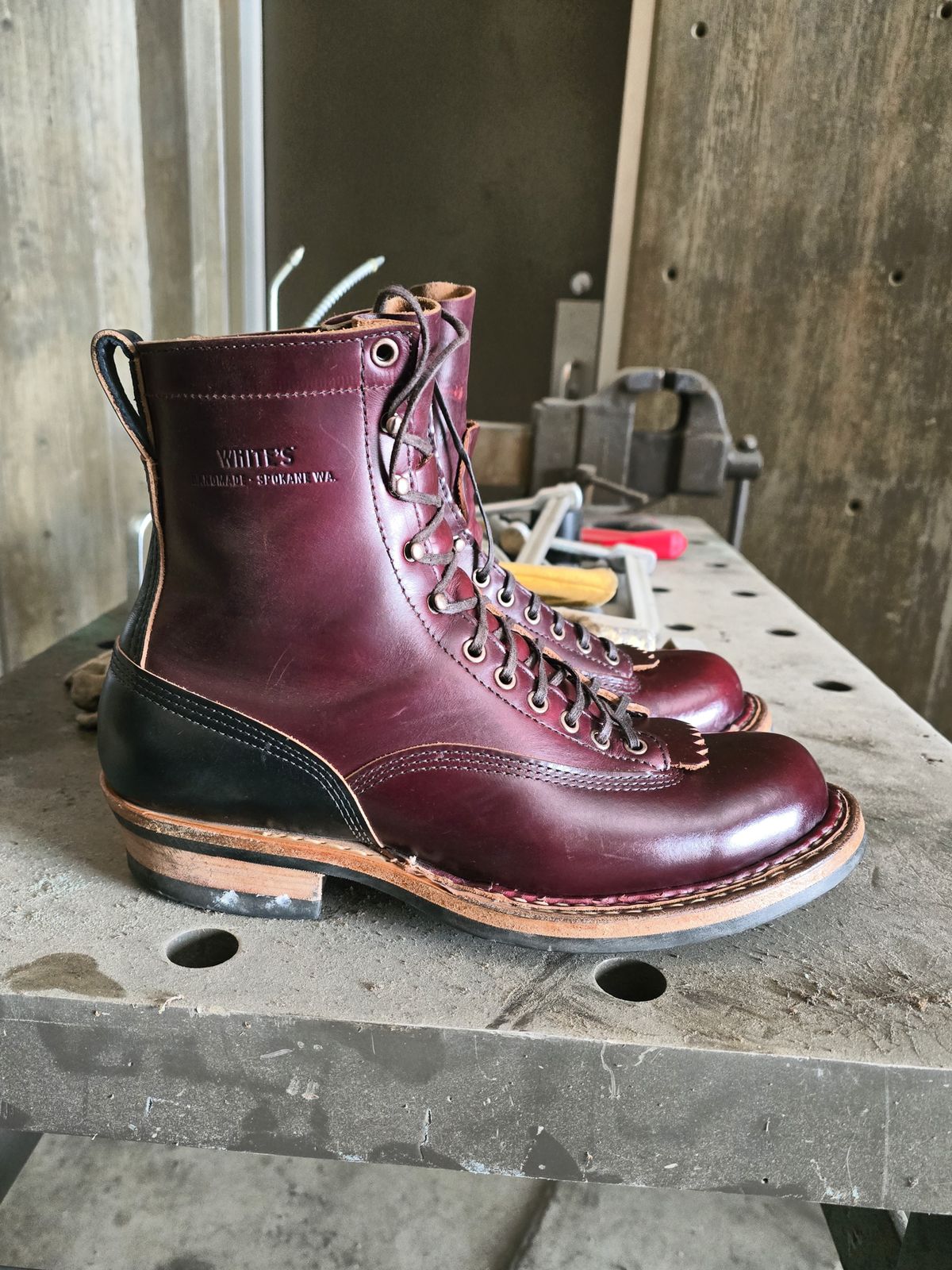 Photo by Akslavelabor on February 5, 2025 of the White's 350 7" Cutters in Seidel Burgundy Double Shot & Seidel Black Double Shot.