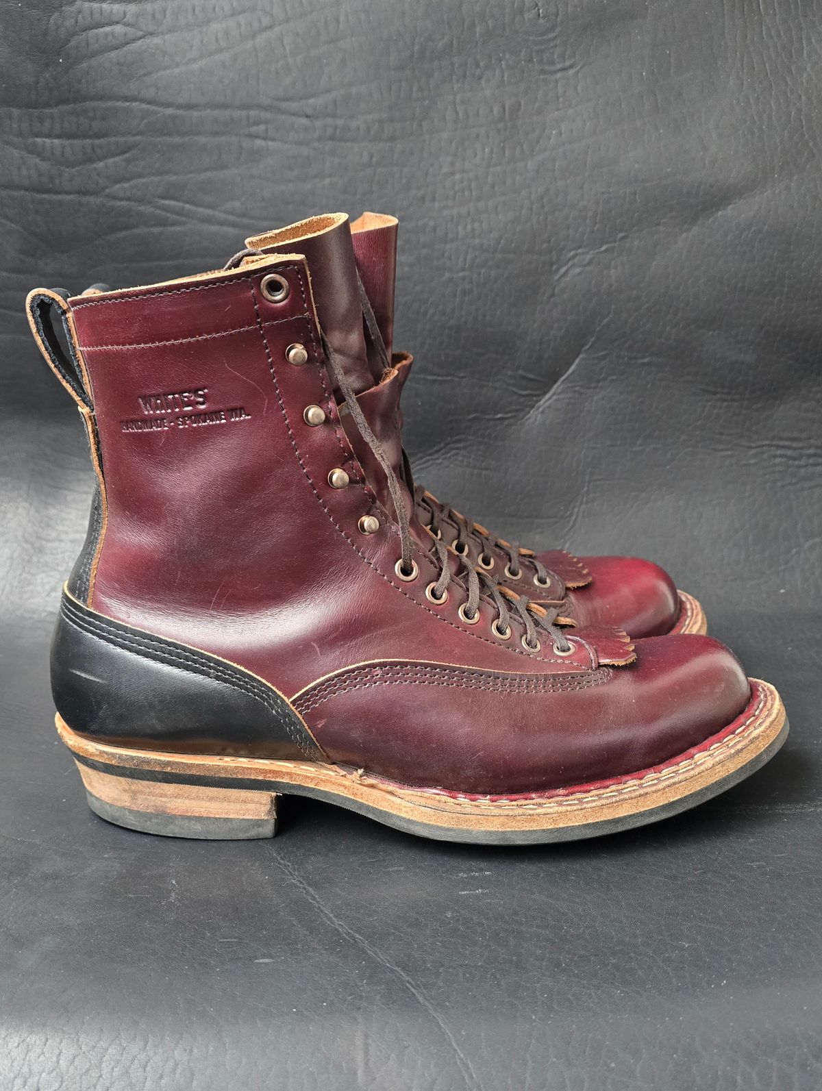 Photo by Akslavelabor on March 5, 2025 of the White's 350 7" Cutters in Seidel Burgundy Double Shot & Seidel Black Double Shot.