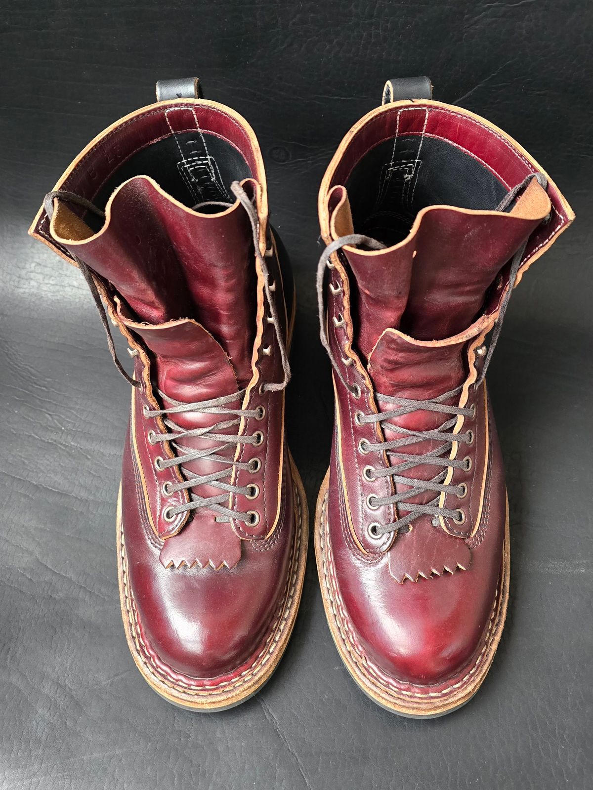 Photo by Akslavelabor on March 5, 2025 of the White's 350 7" Cutters in Seidel Burgundy Double Shot & Seidel Black Double Shot.