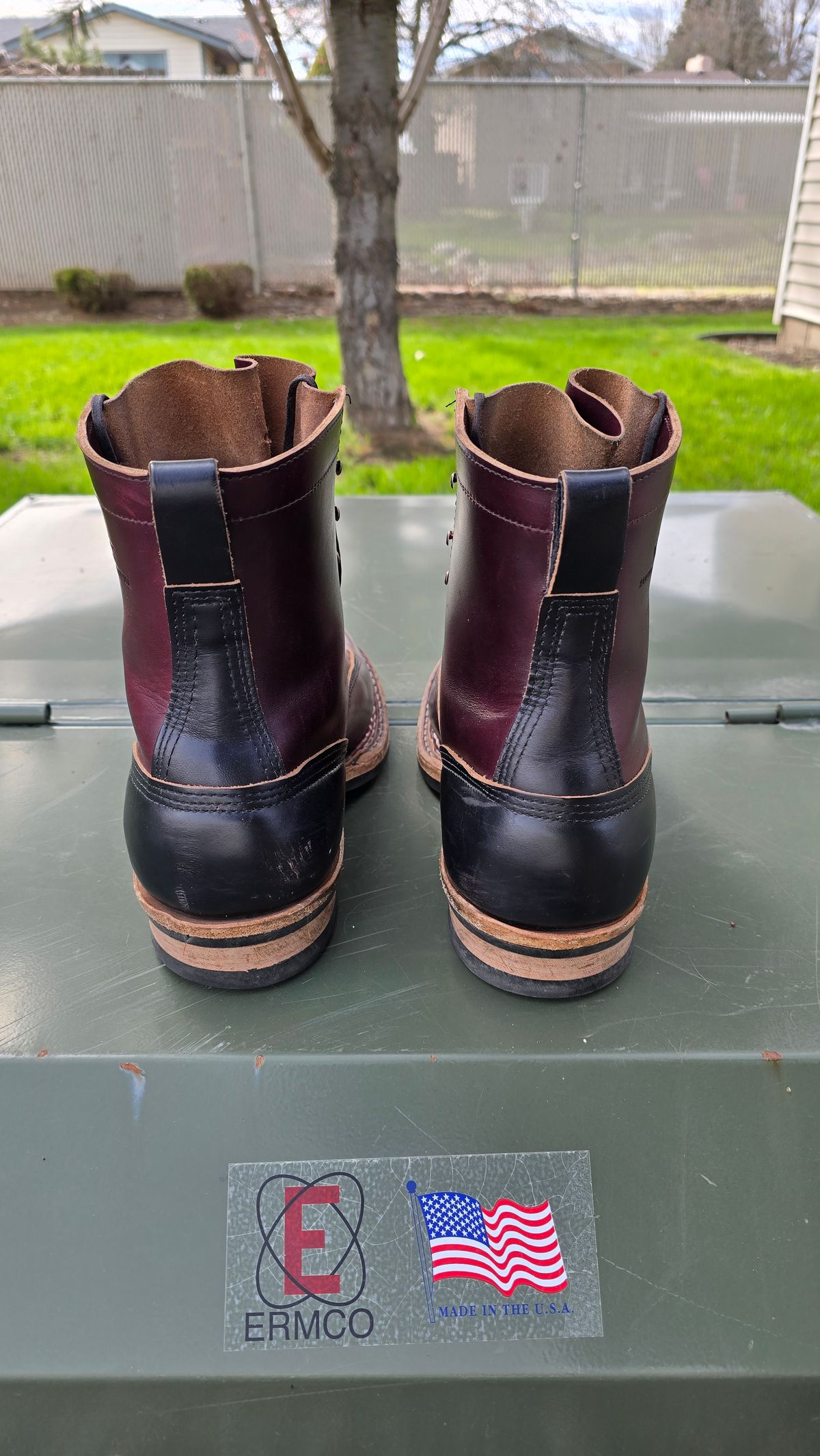 Photo by Akslavelabor on April 5, 2025 of the White's 350 7" Cutters in Seidel Burgundy Double Shot & Seidel Black Double Shot.
