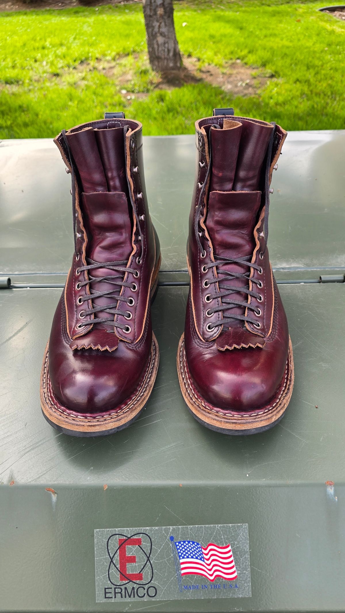 Photo by Akslavelabor on April 5, 2025 of the White's 350 7" Cutters in Seidel Burgundy Double Shot & Seidel Black Double Shot.