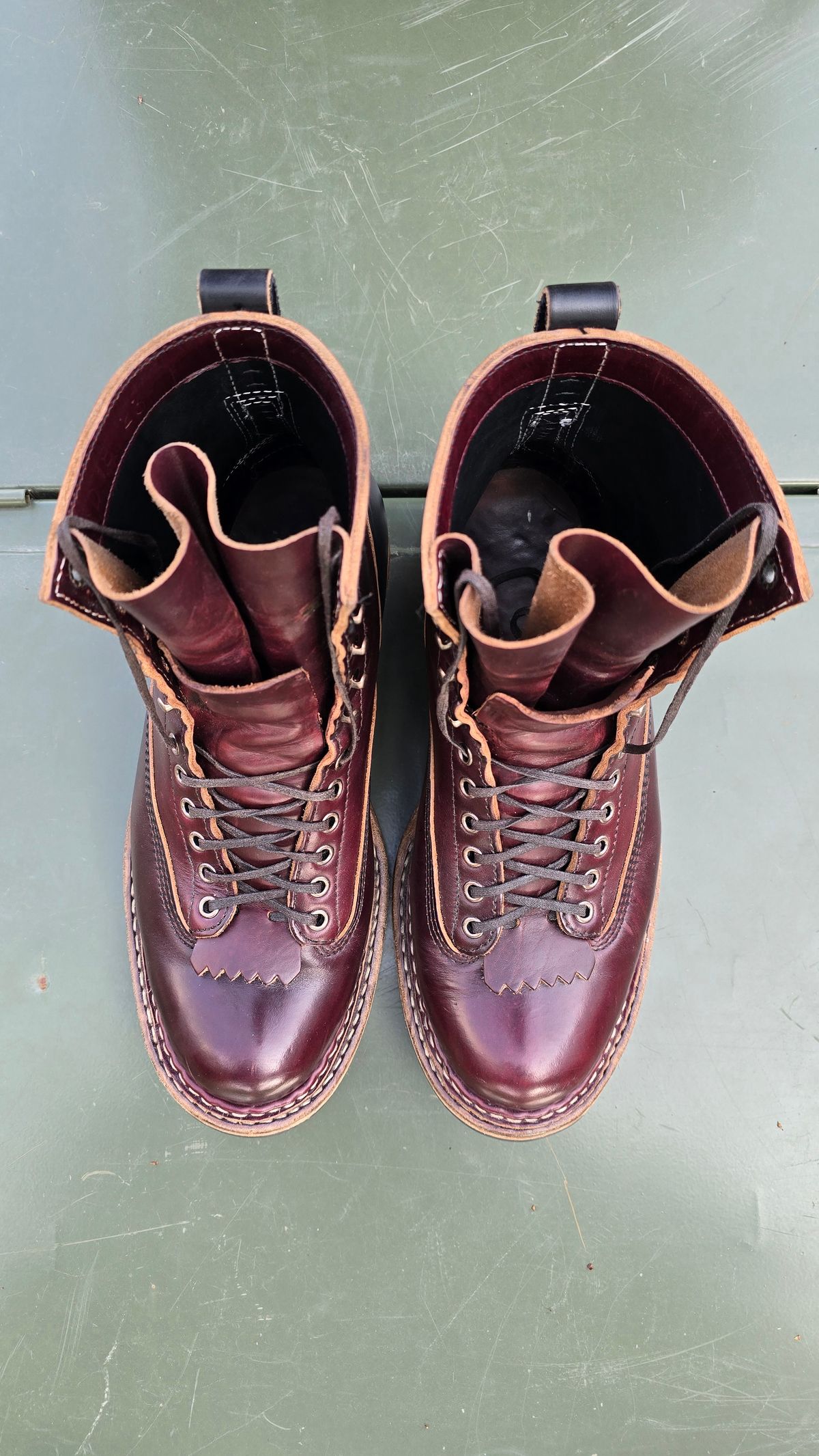 Photo by Akslavelabor on April 5, 2025 of the White's 350 7" Cutters in Seidel Burgundy Double Shot & Seidel Black Double Shot.