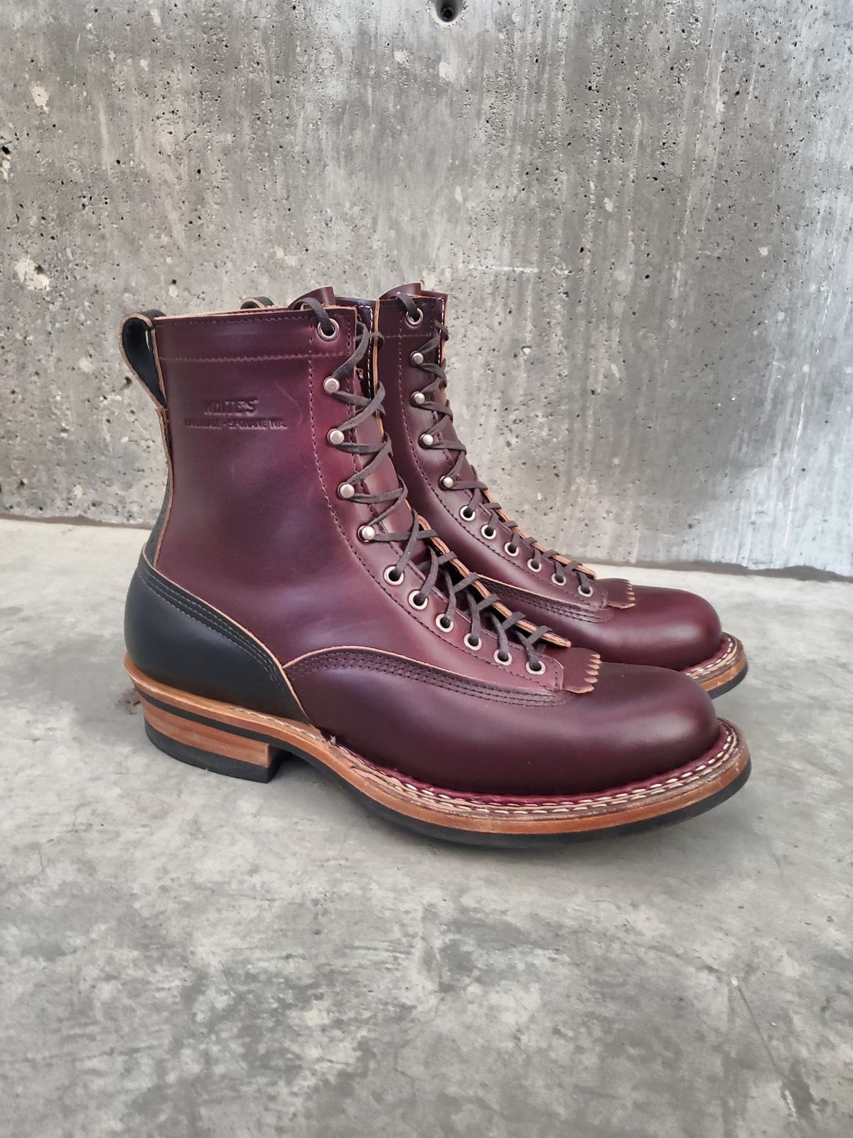 Photo by Akslavelabor on October 1, 2024 of the White's 350 7" Cutters in Seidel Burgundy Double Shot & Seidel Black Double Shot.