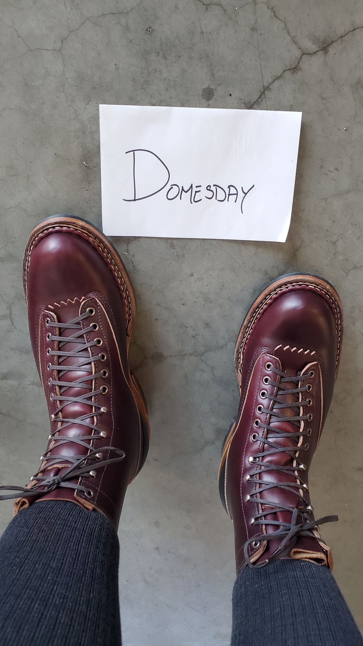 Photo by Akslavelabor on October 1, 2024 of the White's 350 7" Cutters in Seidel Burgundy Double Shot & Seidel Black Double Shot.