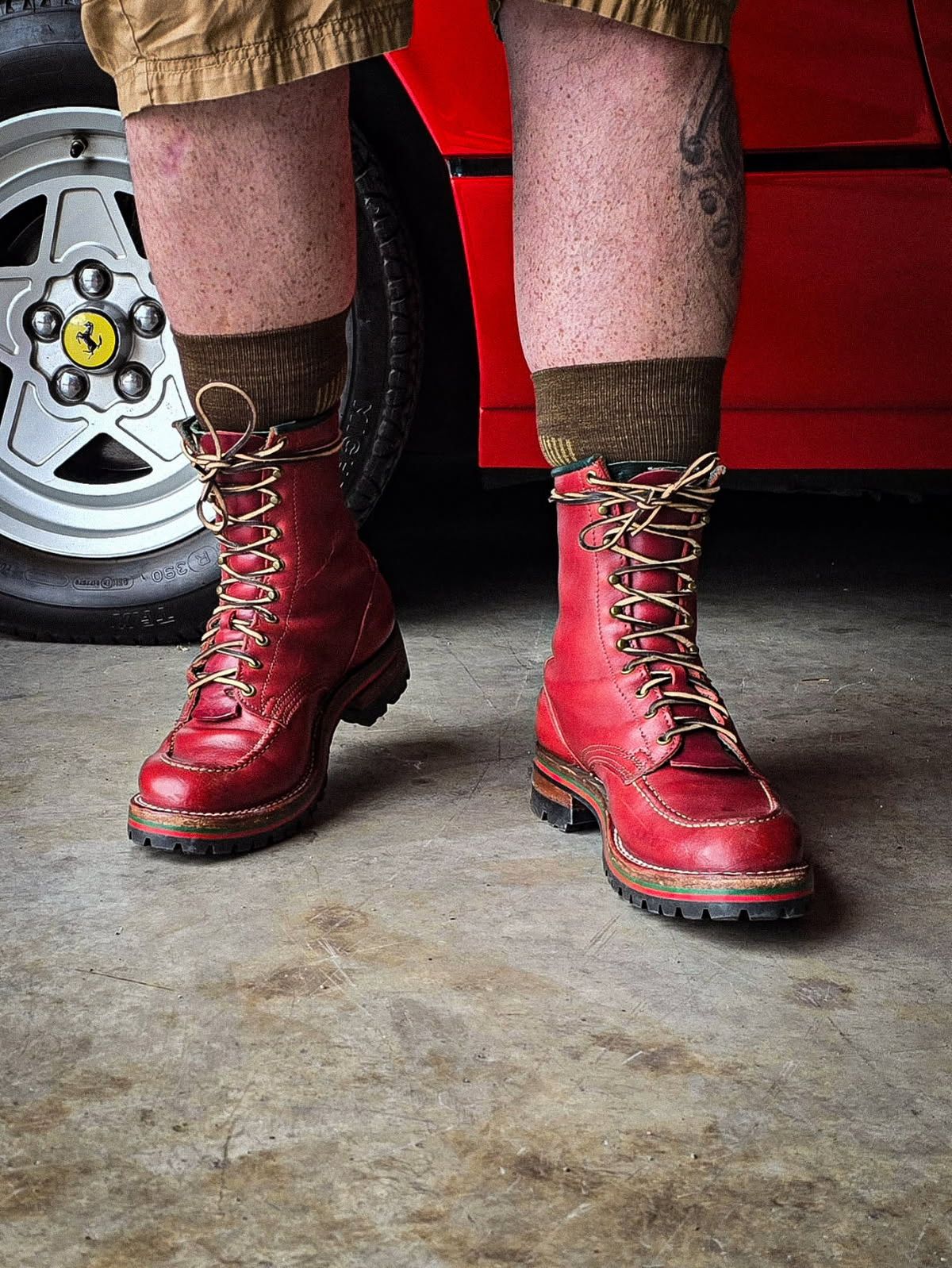 Photo by Akslavelabor on May 19, 2026 of the Nicks Custom Moc Toes in Horween Cavalier "London Bus Red" & Seidel Green Softy Buffalo.