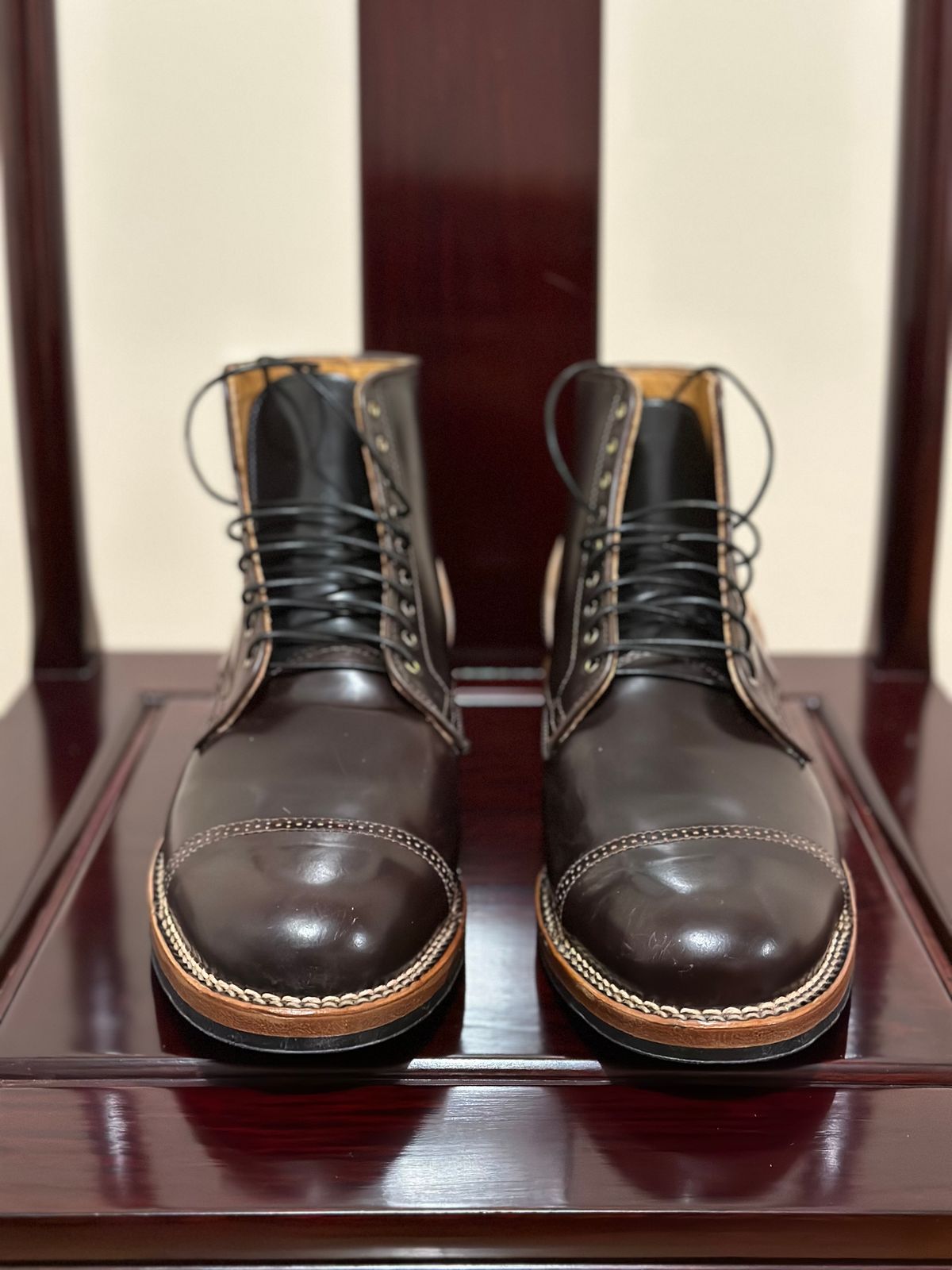 Photo by BootyHeist on October 5, 2022 of the Viberg Service Boot BCT in Horween Color 8 Shell Cordovan.