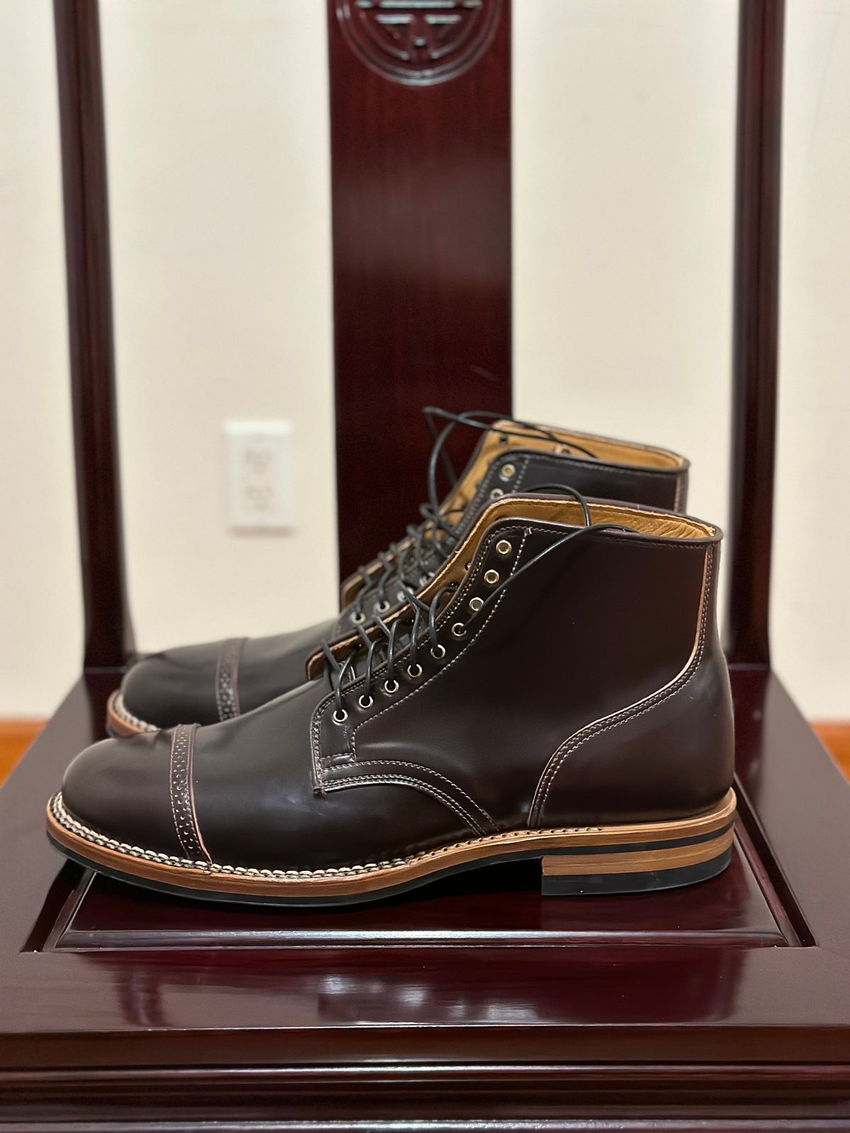 Photo by BootyHeist on October 5, 2022 of the Viberg Service Boot BCT in Horween Color 8 Shell Cordovan.