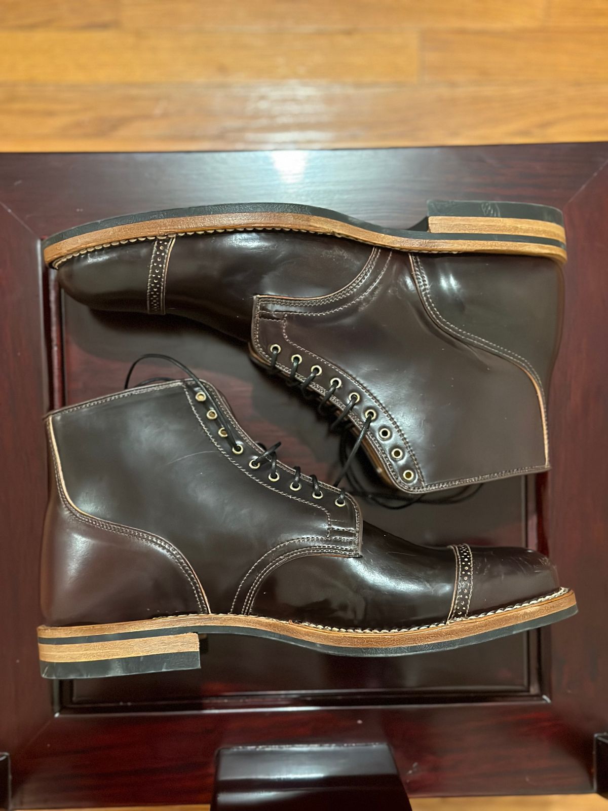 Photo by BootyHeist on October 5, 2022 of the Viberg Service Boot BCT in Horween Color 8 Shell Cordovan.