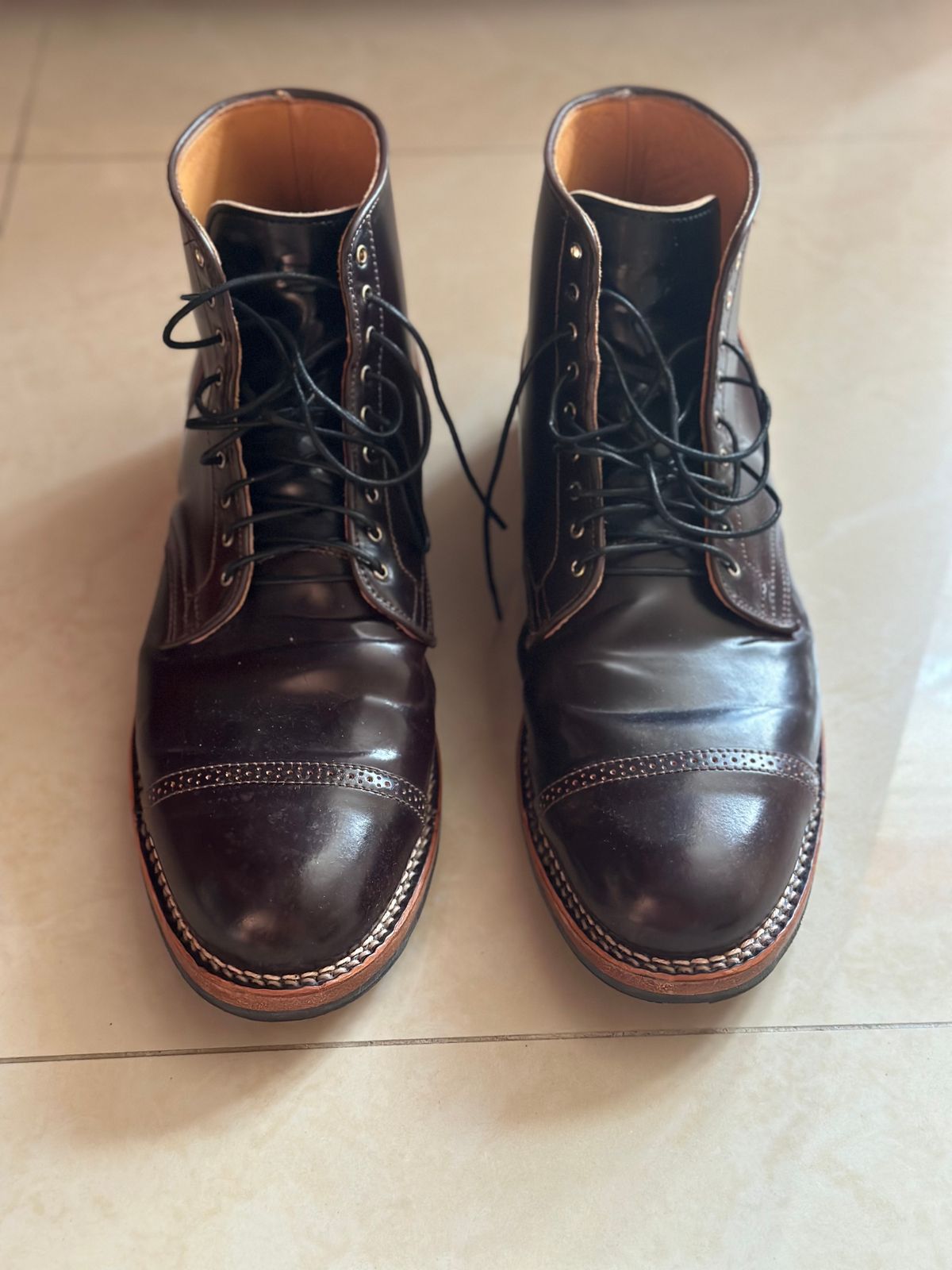 Photo by BootyHeist on November 5, 2022 of the Viberg Service Boot BCT in Horween Color 8 Shell Cordovan.