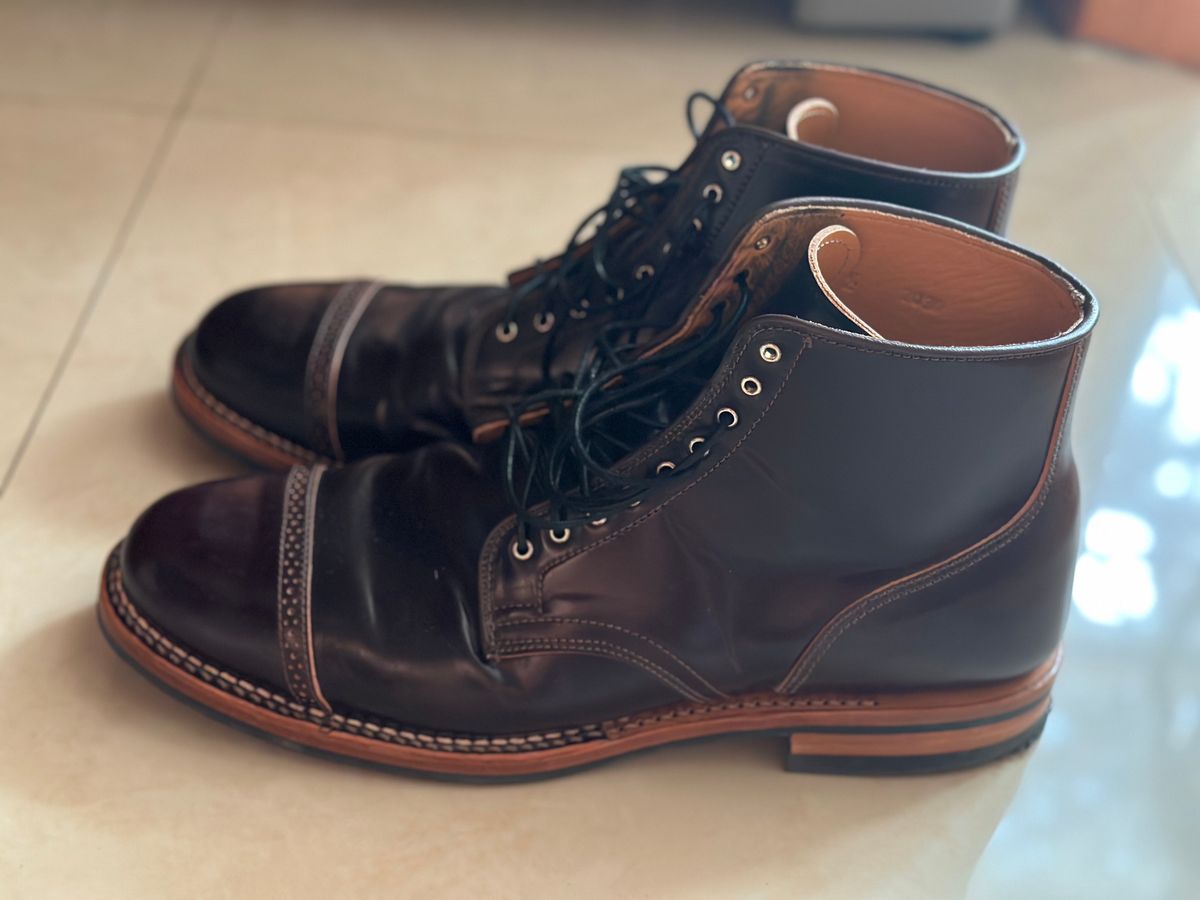 Photo by BootyHeist on November 5, 2022 of the Viberg Service Boot BCT in Horween Color 8 Shell Cordovan.