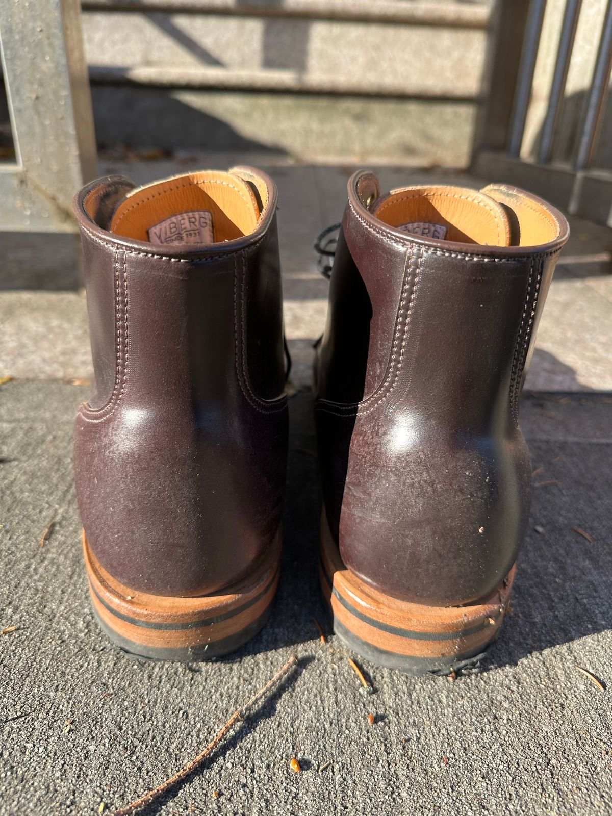 Photo by BootyHeist on December 4, 2022 of the Viberg Service Boot BCT in Horween Color 8 Shell Cordovan.