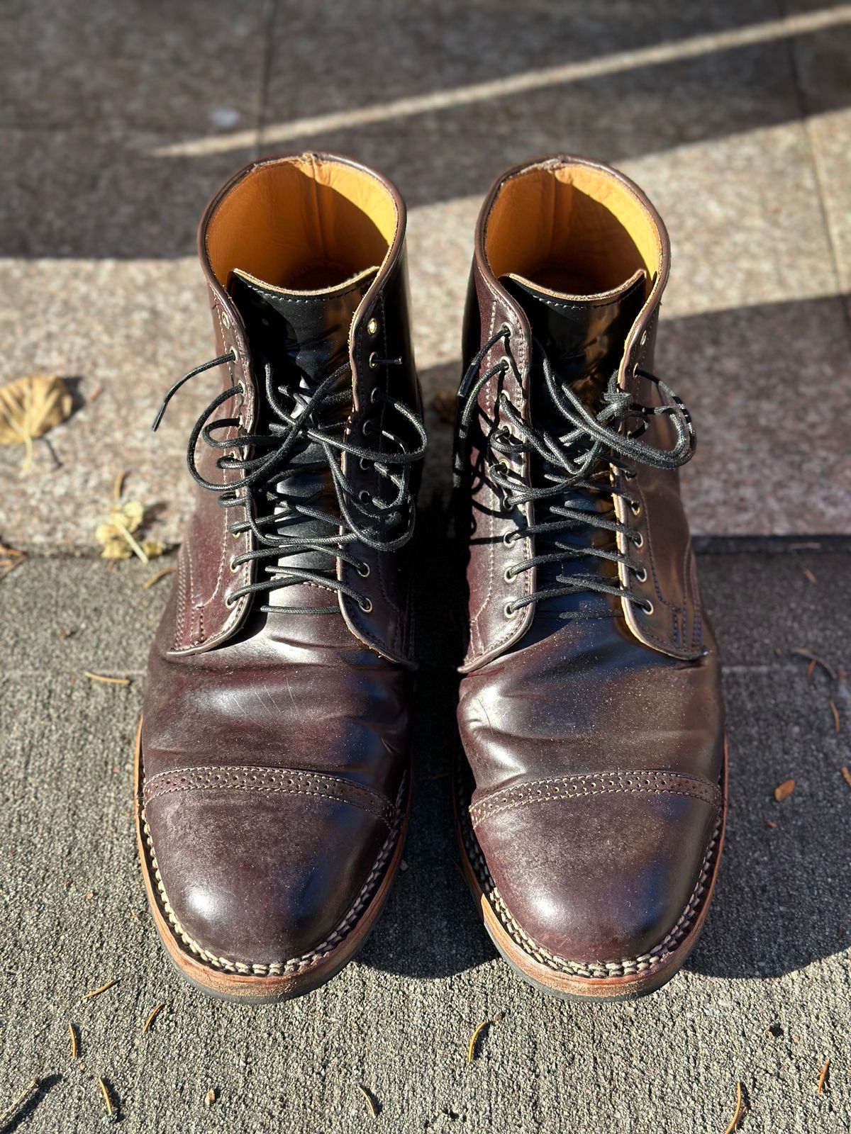 Photo by BootyHeist on December 4, 2022 of the Viberg Service Boot BCT in Horween Color 8 Shell Cordovan.