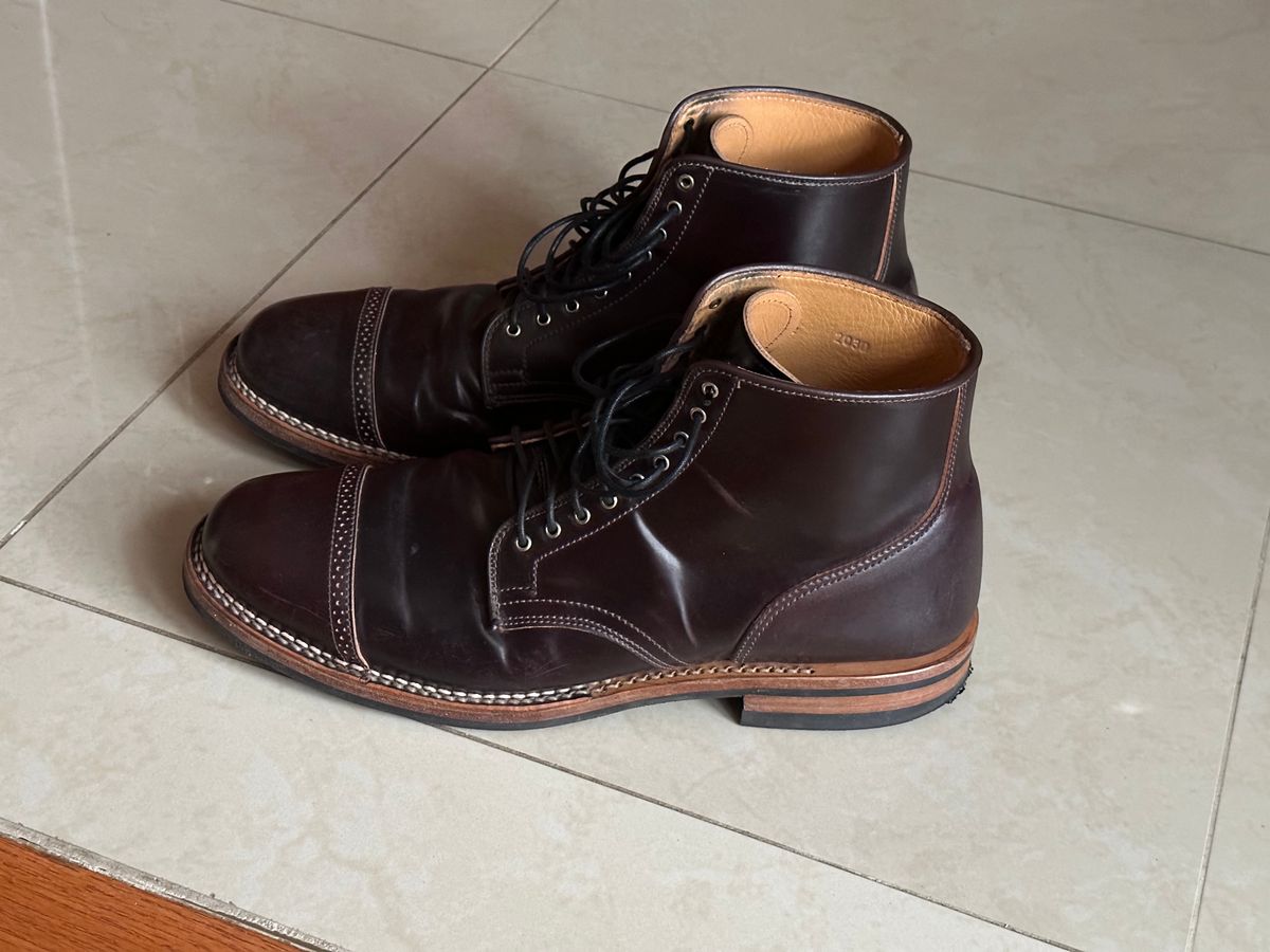 Photo by BootyHeist on January 2, 2023 of the Viberg Service Boot BCT in Horween Color 8 Shell Cordovan.