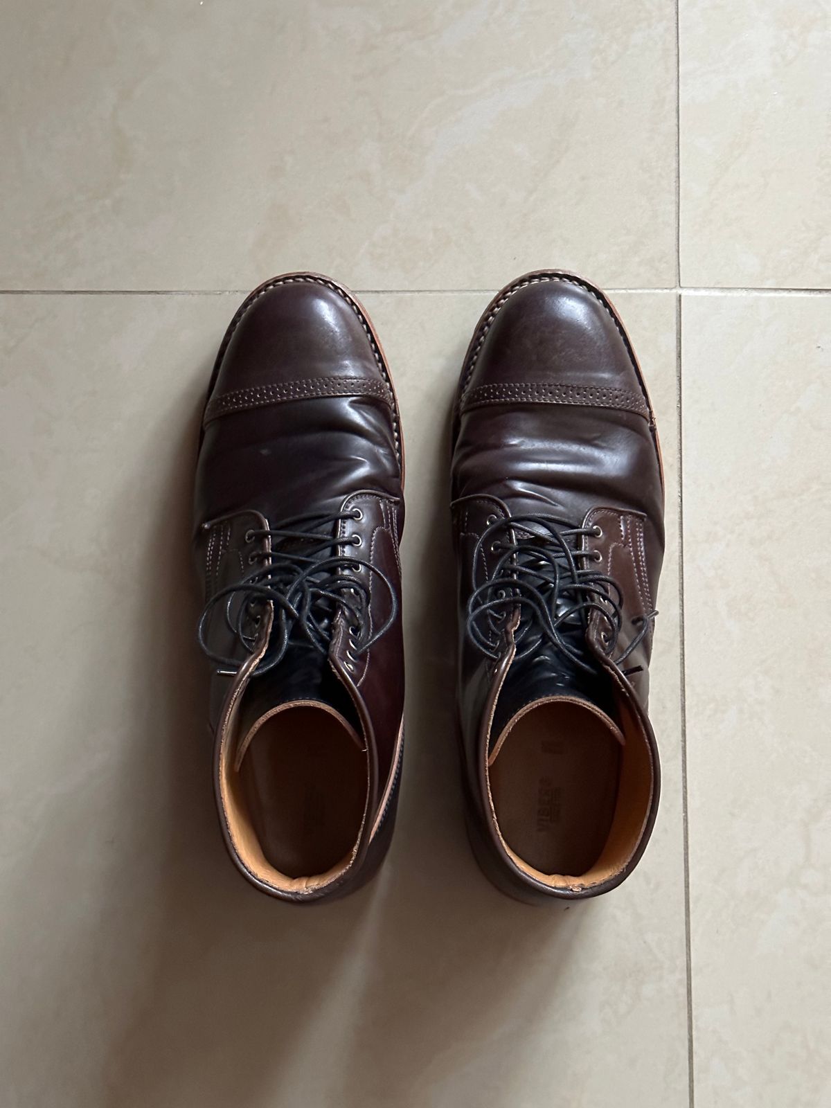 Photo by BootyHeist on January 2, 2023 of the Viberg Service Boot BCT in Horween Color 8 Shell Cordovan.