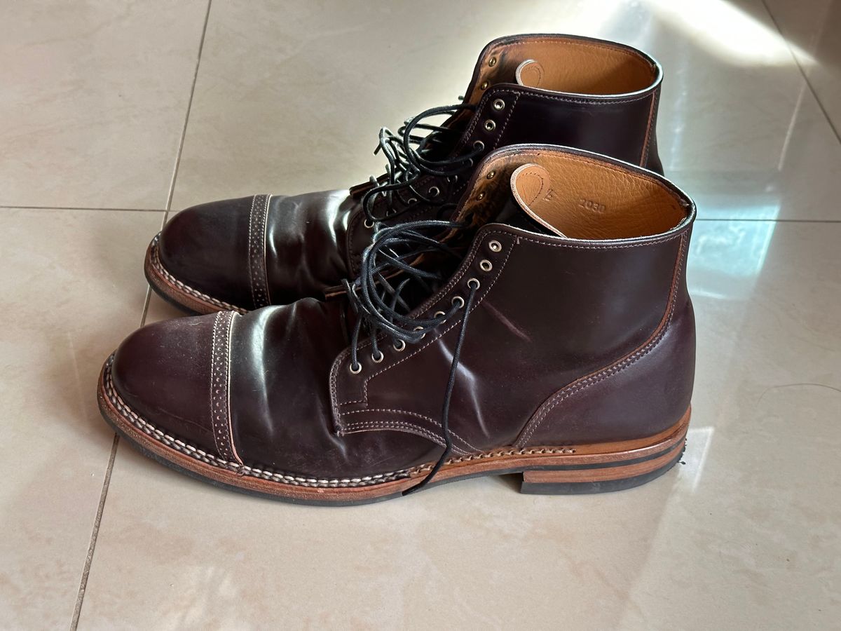 Photo by BootyHeist on February 5, 2023 of the Viberg Service Boot BCT in Horween Color 8 Shell Cordovan.