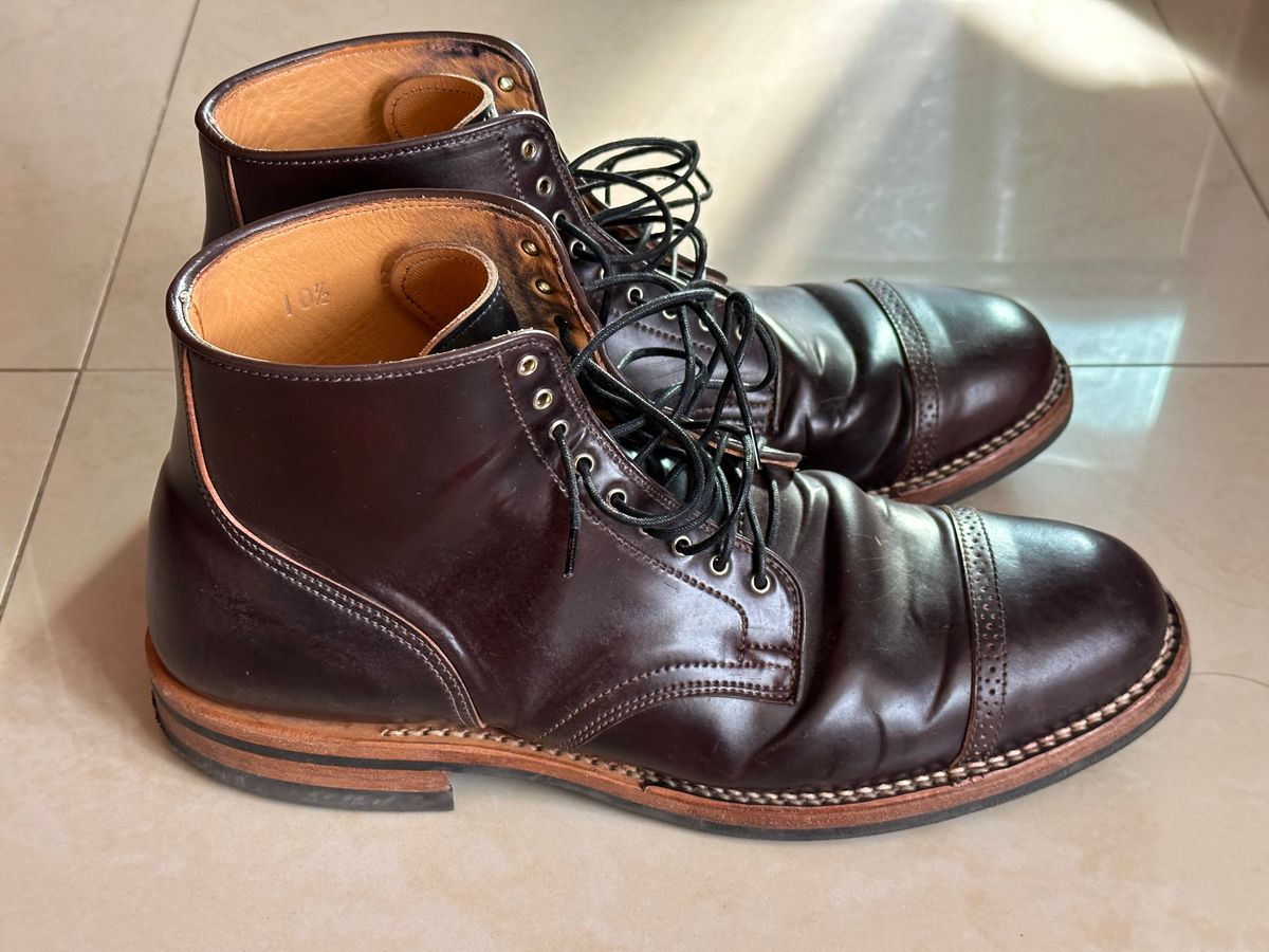 Photo by BootyHeist on February 5, 2023 of the Viberg Service Boot BCT in Horween Color 8 Shell Cordovan.