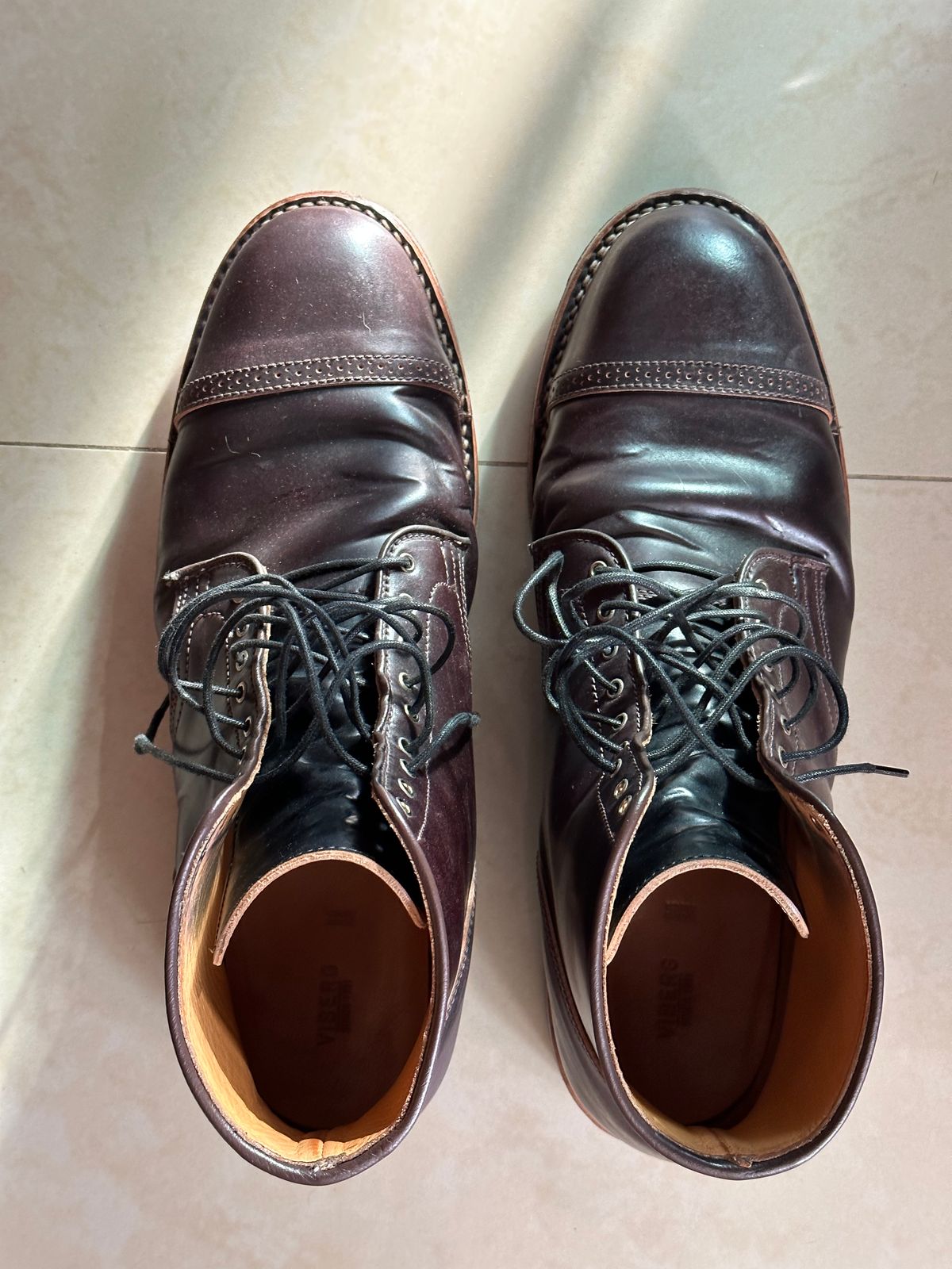 Photo by BootyHeist on February 5, 2023 of the Viberg Service Boot BCT in Horween Color 8 Shell Cordovan.