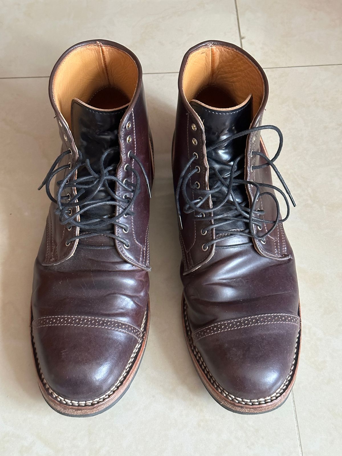 Photo by BootyHeist on March 3, 2023 of the Viberg Service Boot BCT in Horween Color 8 Shell Cordovan.