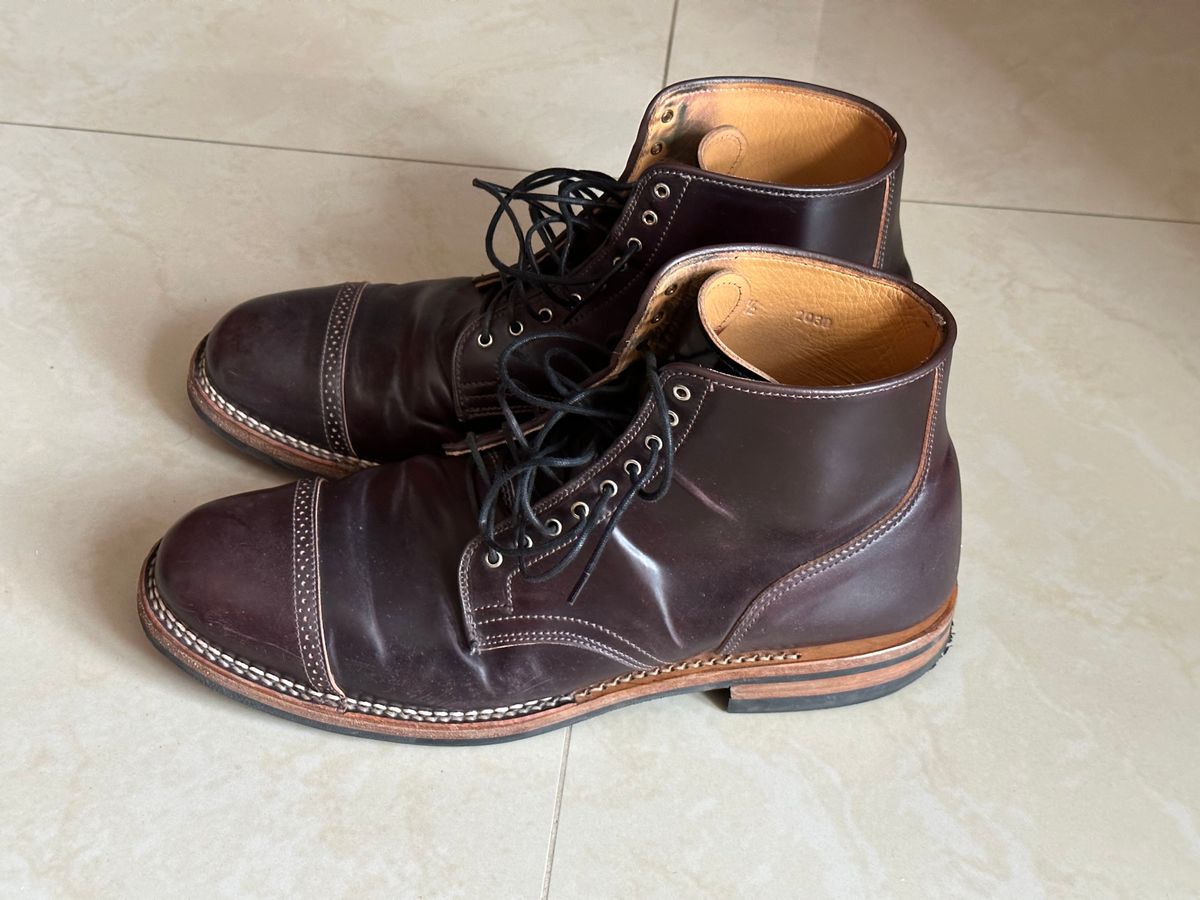Photo by BootyHeist on March 3, 2023 of the Viberg Service Boot BCT in Horween Color 8 Shell Cordovan.