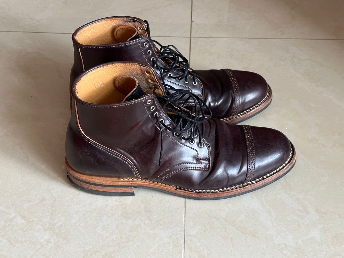 Photo by BootyHeist on March 3, 2023 of the Viberg Service Boot BCT in Horween Color 8 Shell Cordovan.