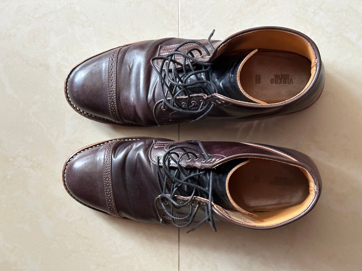 Photo by BootyHeist on March 3, 2023 of the Viberg Service Boot BCT in Horween Color 8 Shell Cordovan.
