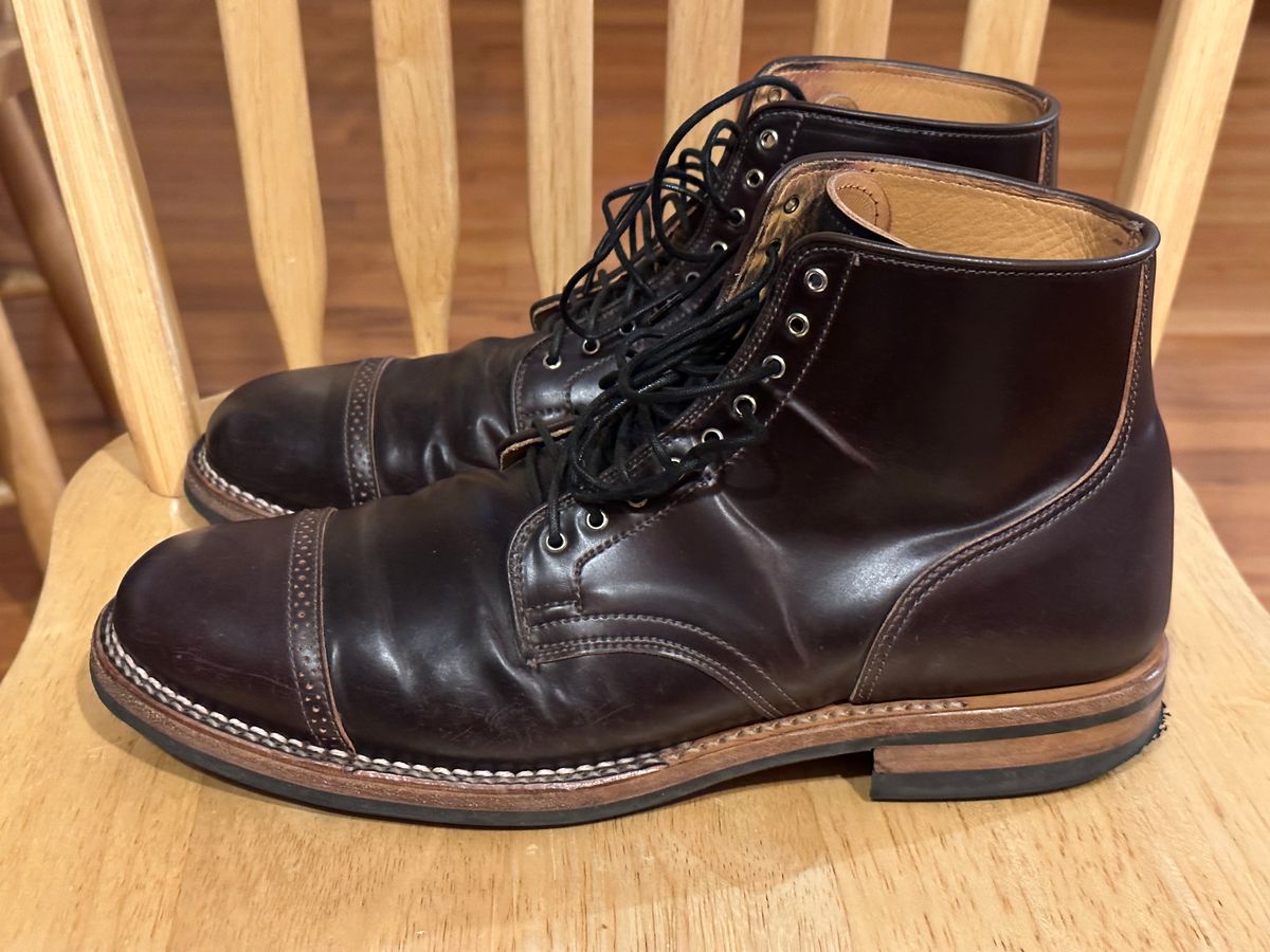Photo by BootyHeist on April 6, 2023 of the Viberg Service Boot BCT in Horween Color 8 Shell Cordovan.