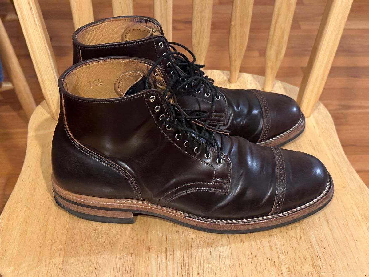 Photo by BootyHeist on April 6, 2023 of the Viberg Service Boot BCT in Horween Color 8 Shell Cordovan.