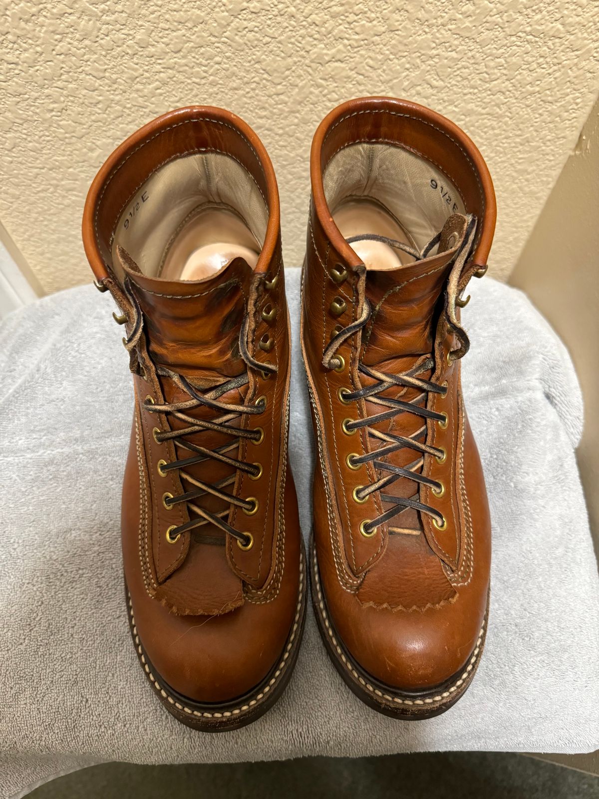 Photo by wildcat98 on December 6, 2023 of the John Lofgren Donkey Puncher Boots in Badalassi Carlo Cognac Minerva.