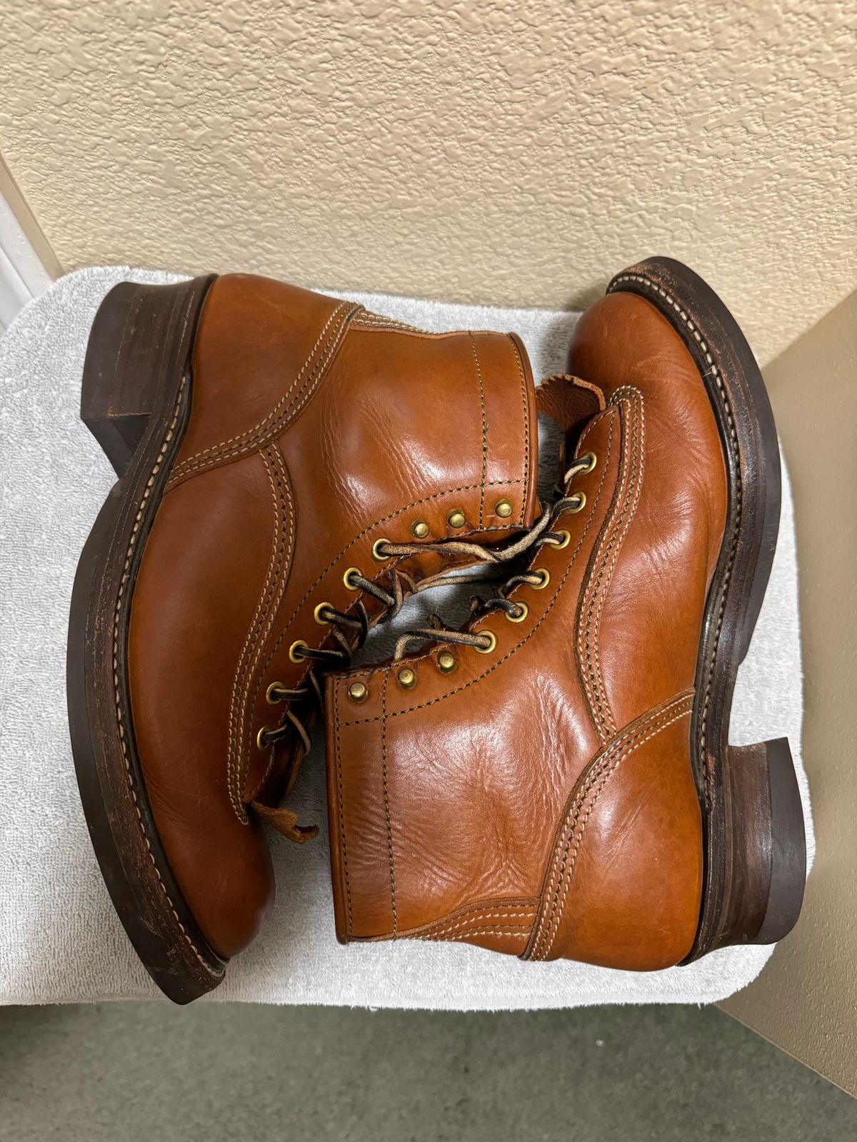 Photo by wildcat98 on February 6, 2024 of the John Lofgren Donkey Puncher Boots in Badalassi Carlo Cognac Minerva.