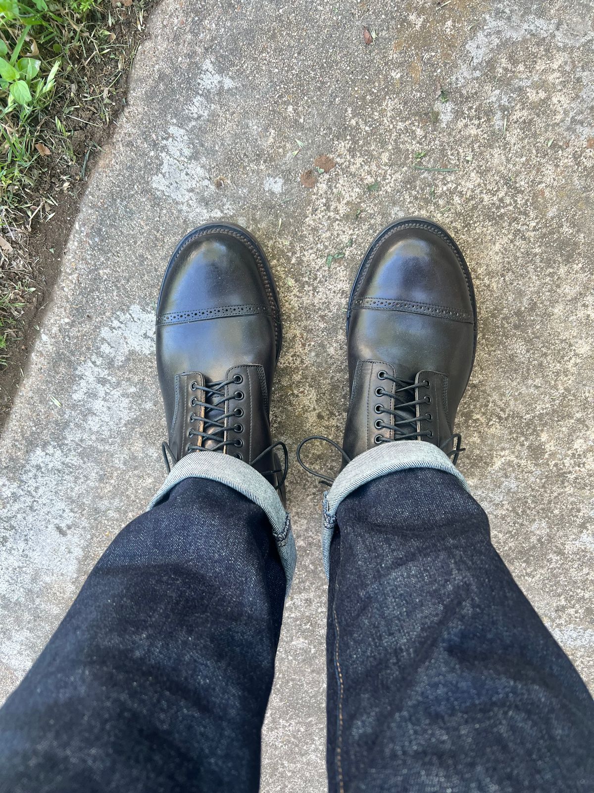 Photo by itsyaboisqueak on April 21, 2025 of the Viberg N1 in Maryam Nero Vachetta Teacore Horsebutt.