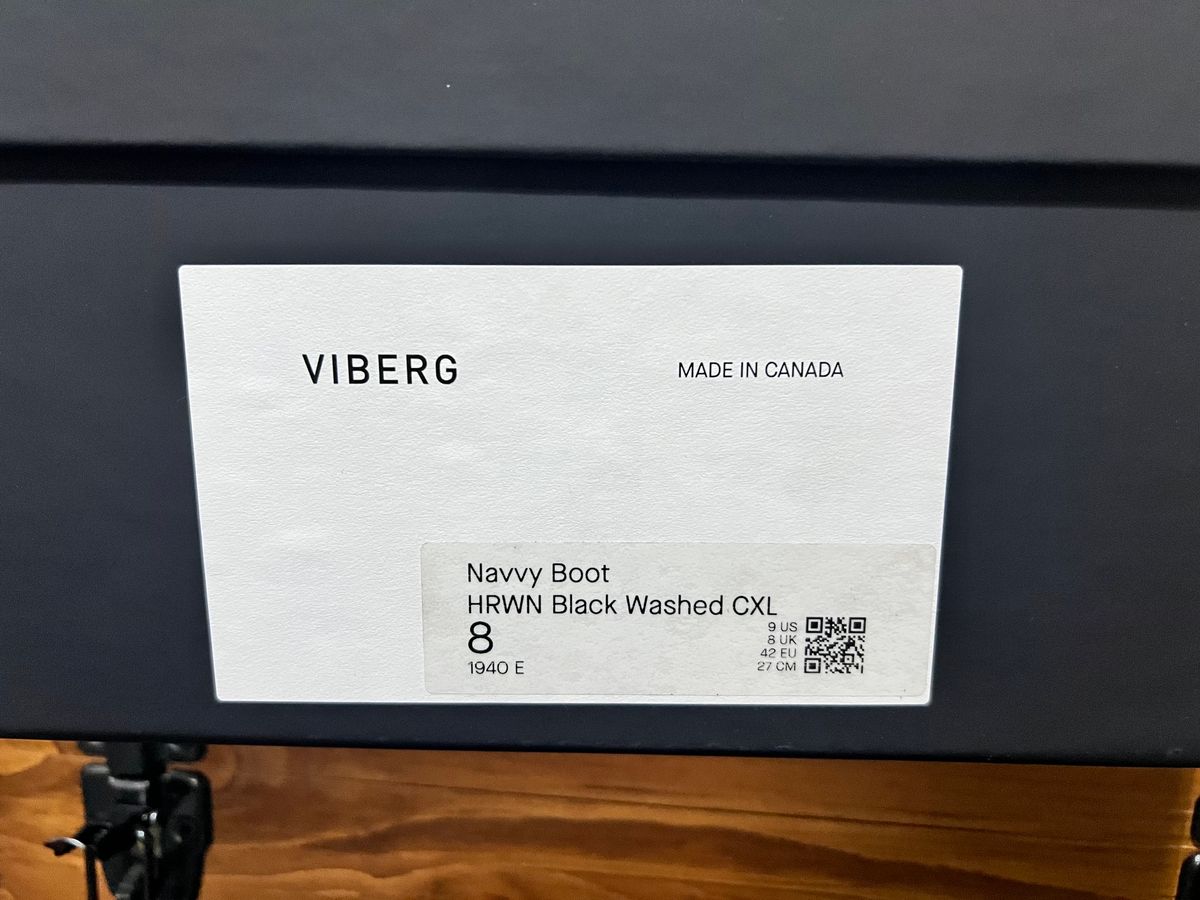 Photo by itsyaboisqueak on September 4, 2024 of the Viberg Navvy in Horween Black Washed Chromexcel.