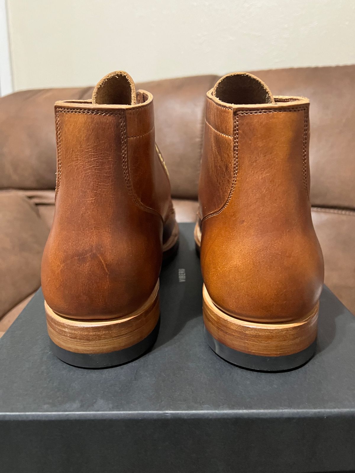 Photo by itsyaboisqueak on March 8, 2024 of the Viberg Service Boot in Horween English Tan Cypress.