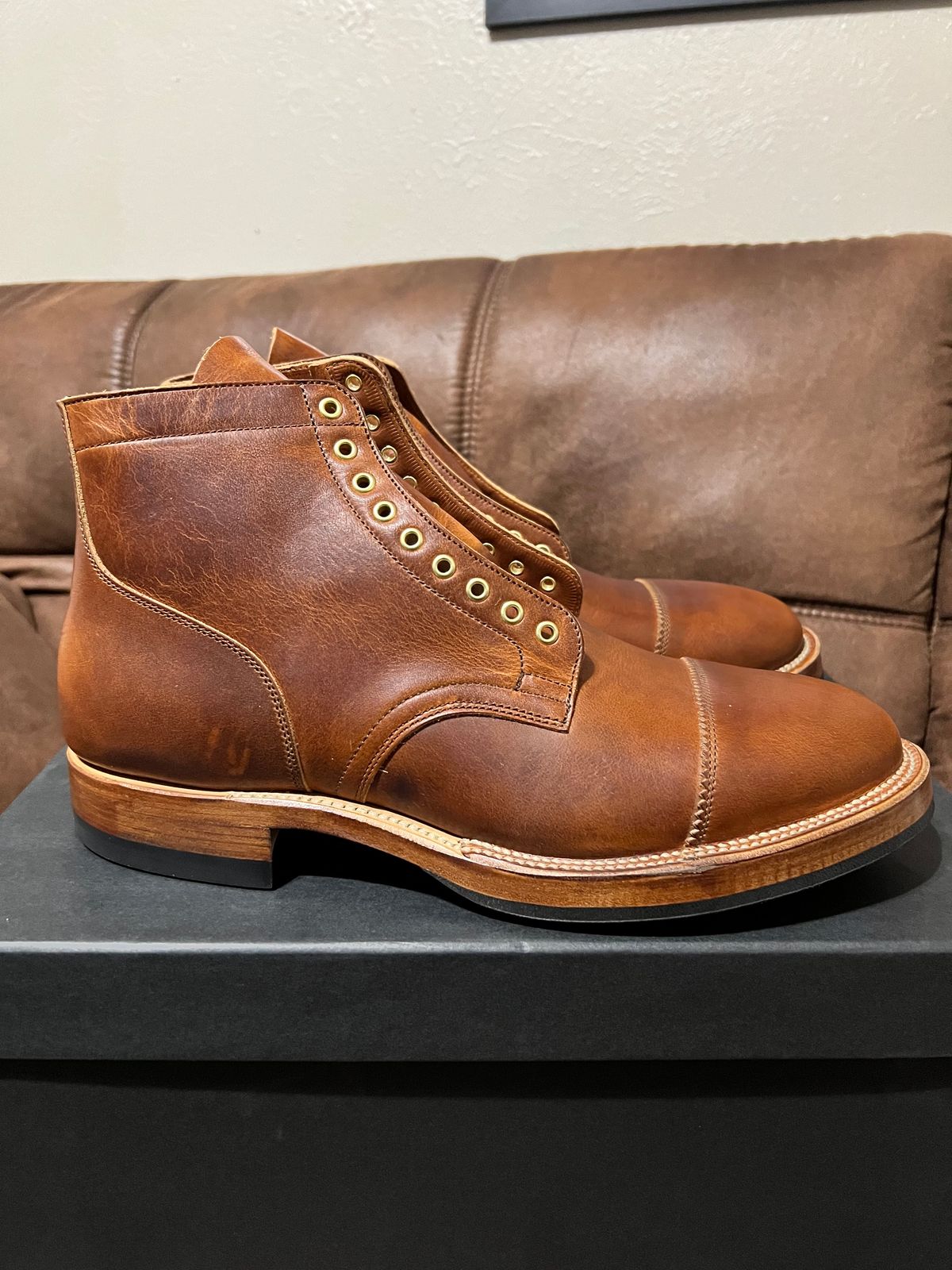 Photo by itsyaboisqueak on March 8, 2024 of the Viberg Service Boot in Horween English Tan Cypress.