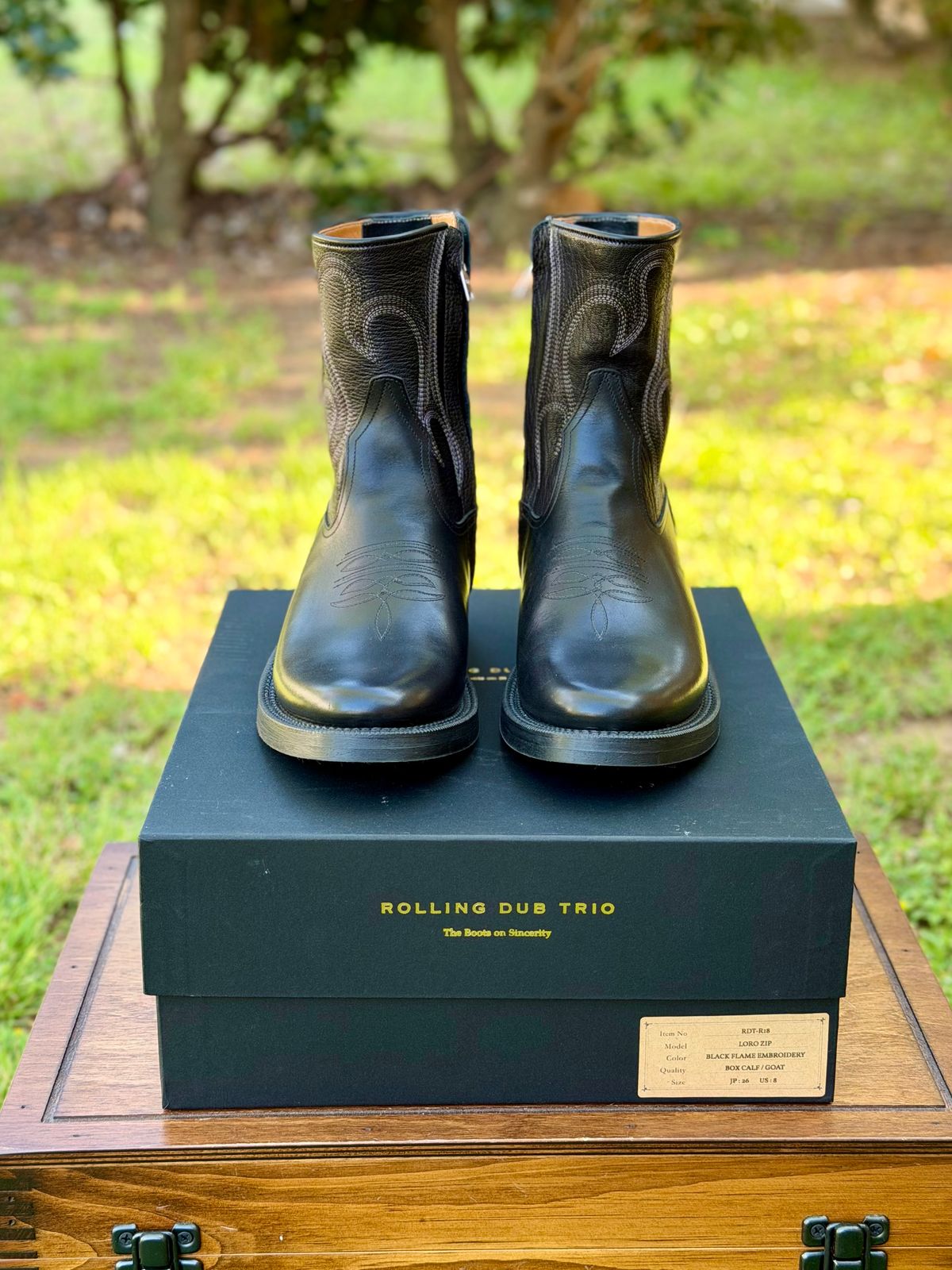 Photo by itsyaboisqueak on March 30, 2026 of the Rolling Dub Trio Loro Sidezip in Black Box Calf.