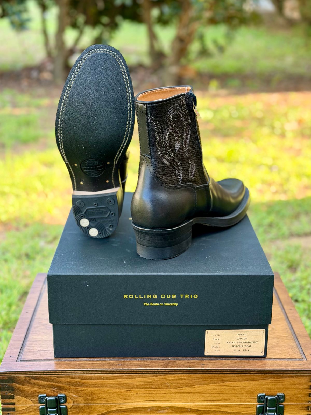 Photo by itsyaboisqueak on March 30, 2026 of the Rolling Dub Trio Loro Sidezip in Black Box Calf.