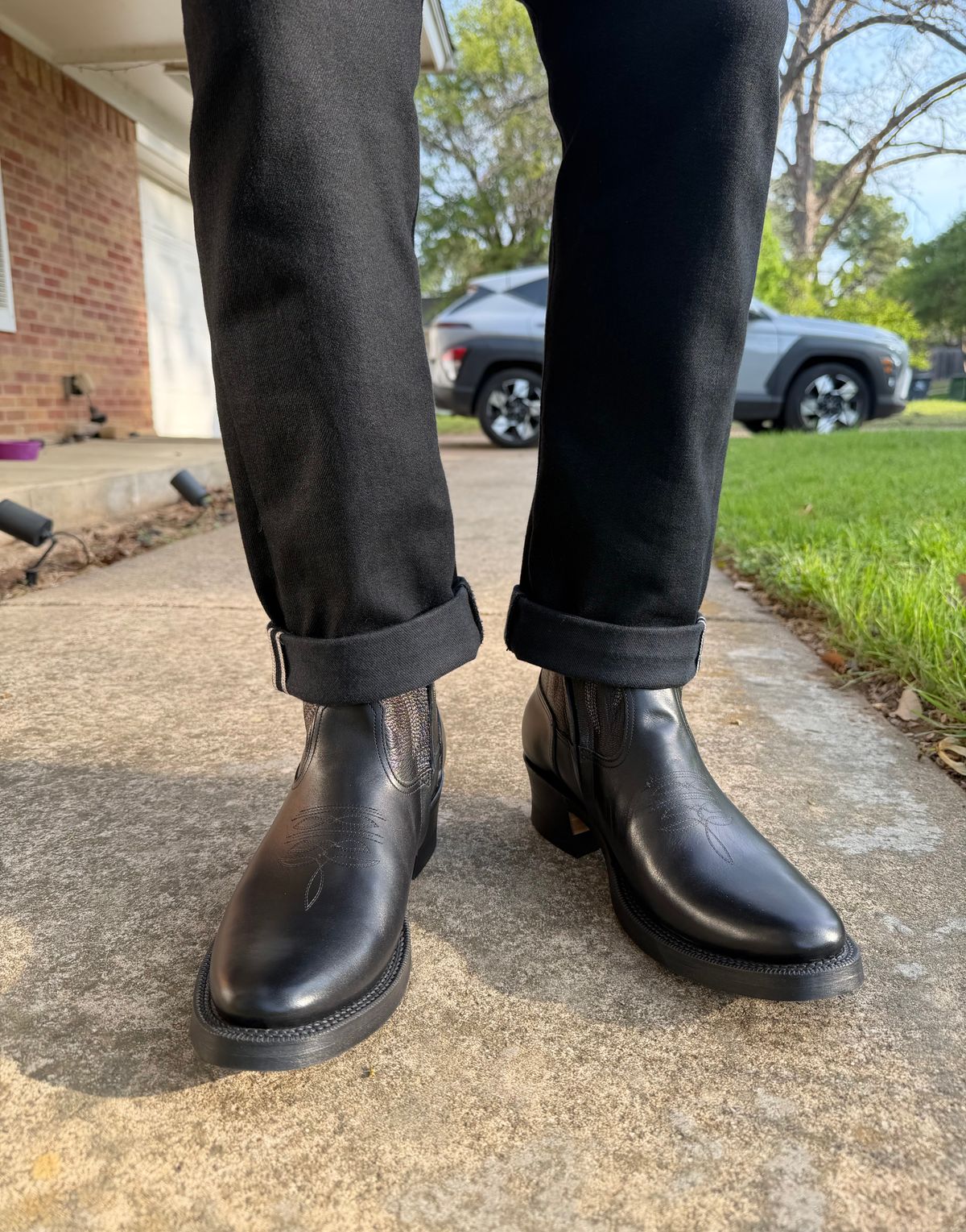 Photo by itsyaboisqueak on March 31, 2026 of the Rolling Dub Trio Loro Sidezip in Black Box Calf.