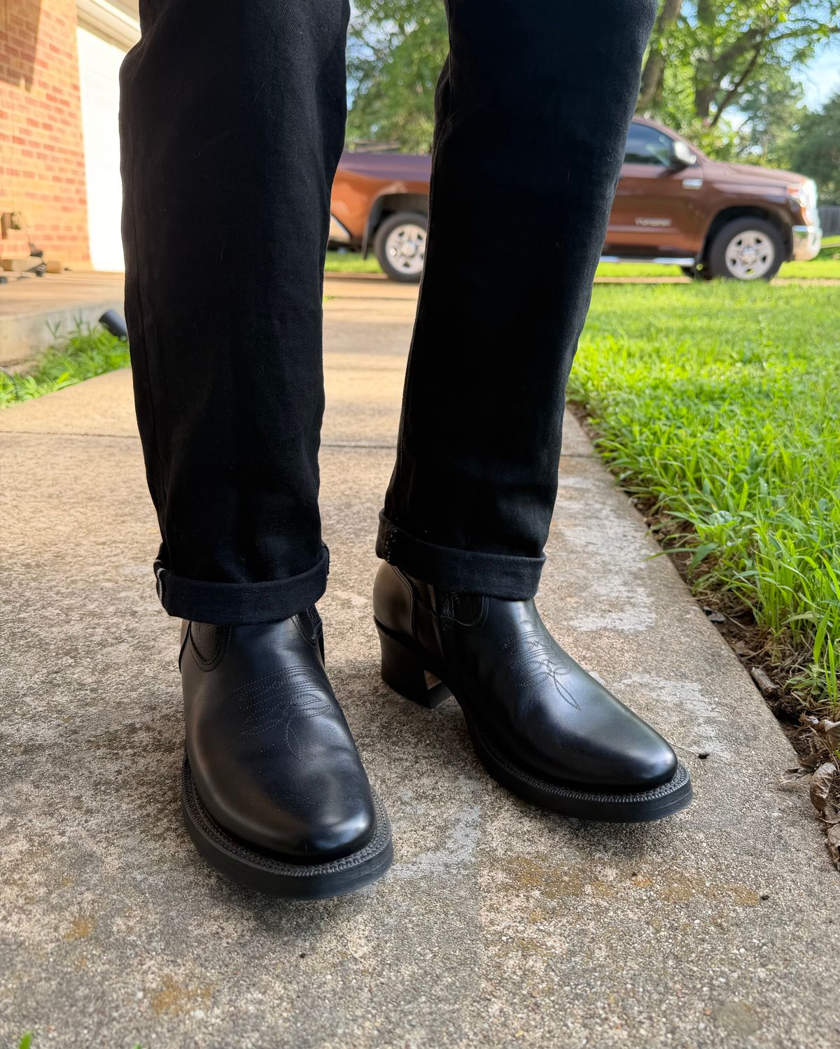 Photo by itsyaboisqueak on June 4, 2026 of the Rolling Dub Trio Loro Sidezip in Black Box Calf.