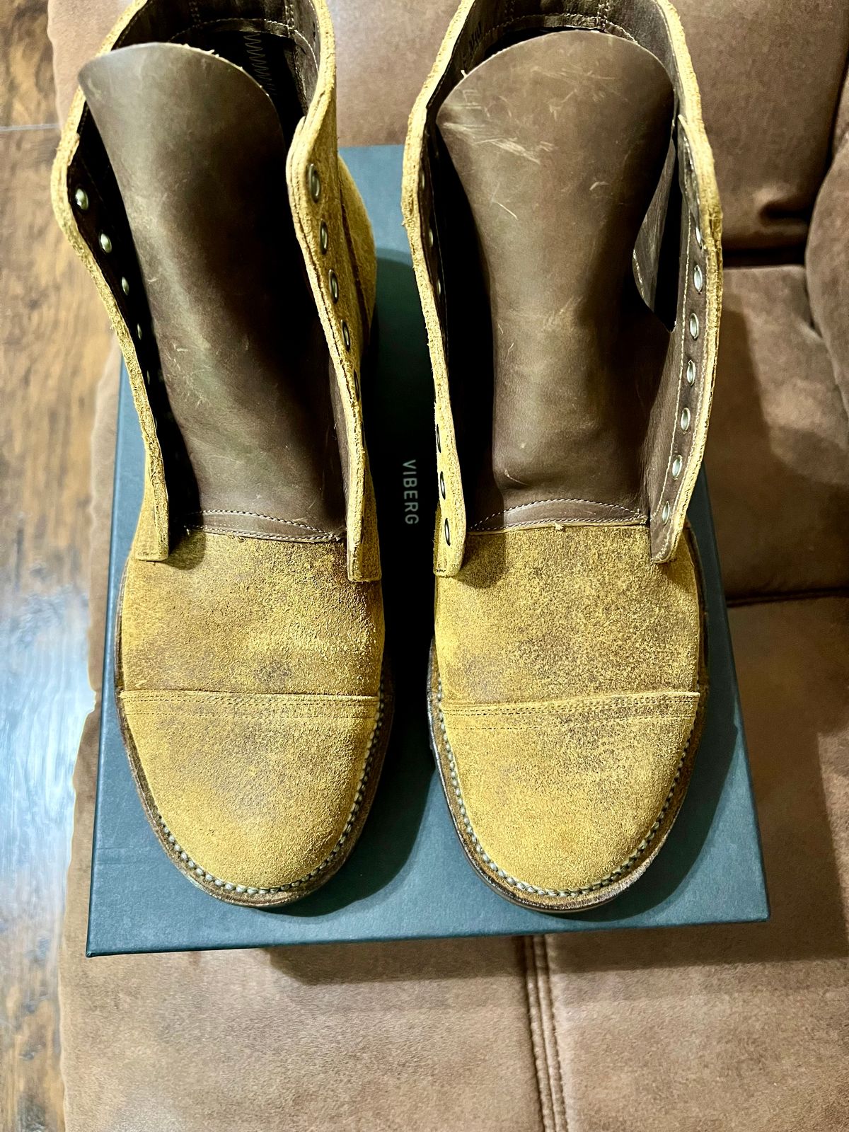Photo by itsyaboisqueak on November 12, 2023 of the Viberg Service Boot in Horween Wheat Predator Roughout.
