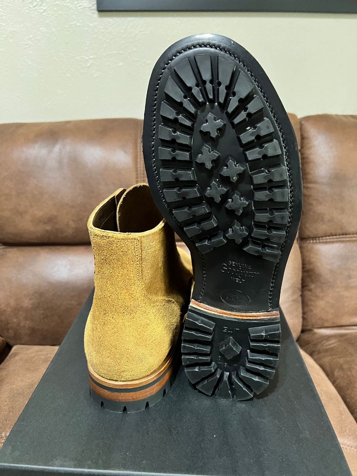 Photo by itsyaboisqueak on November 12, 2023 of the Viberg Service Boot in Horween Wheat Predator Roughout.