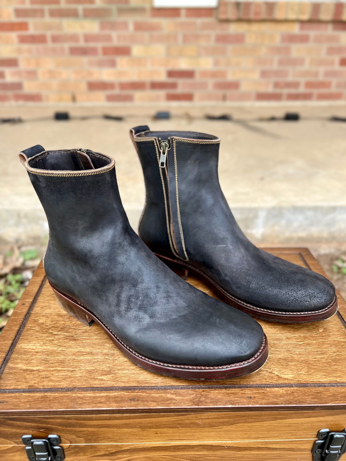 Photo by itsyaboisqueak on March 15, 2025 of the Fortis Boots Antasena in Maryam Andrea Reverse Overdye.
