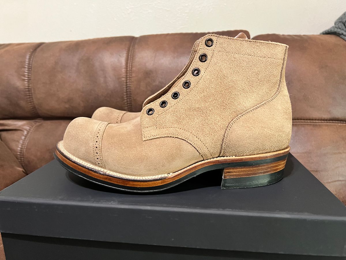 Photo by itsyaboisqueak on April 16, 2024 of the Viberg Service Boot BCT in Horween Marine Field Roughout.